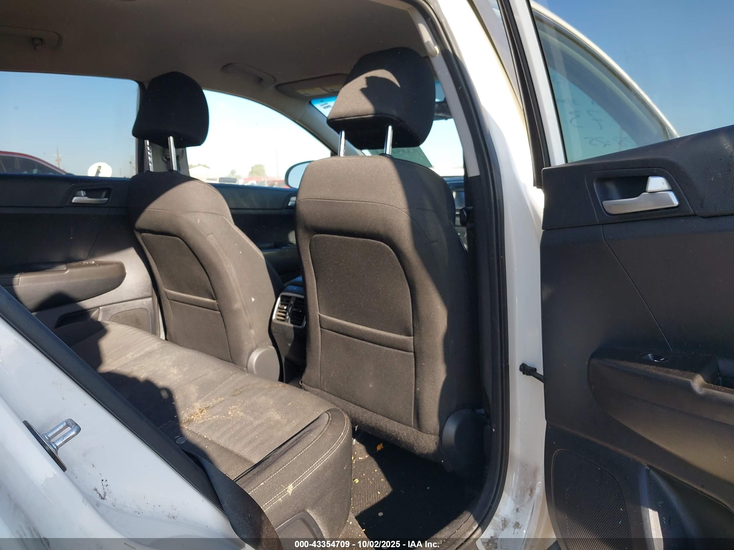 KIA SPORTAGE image 8