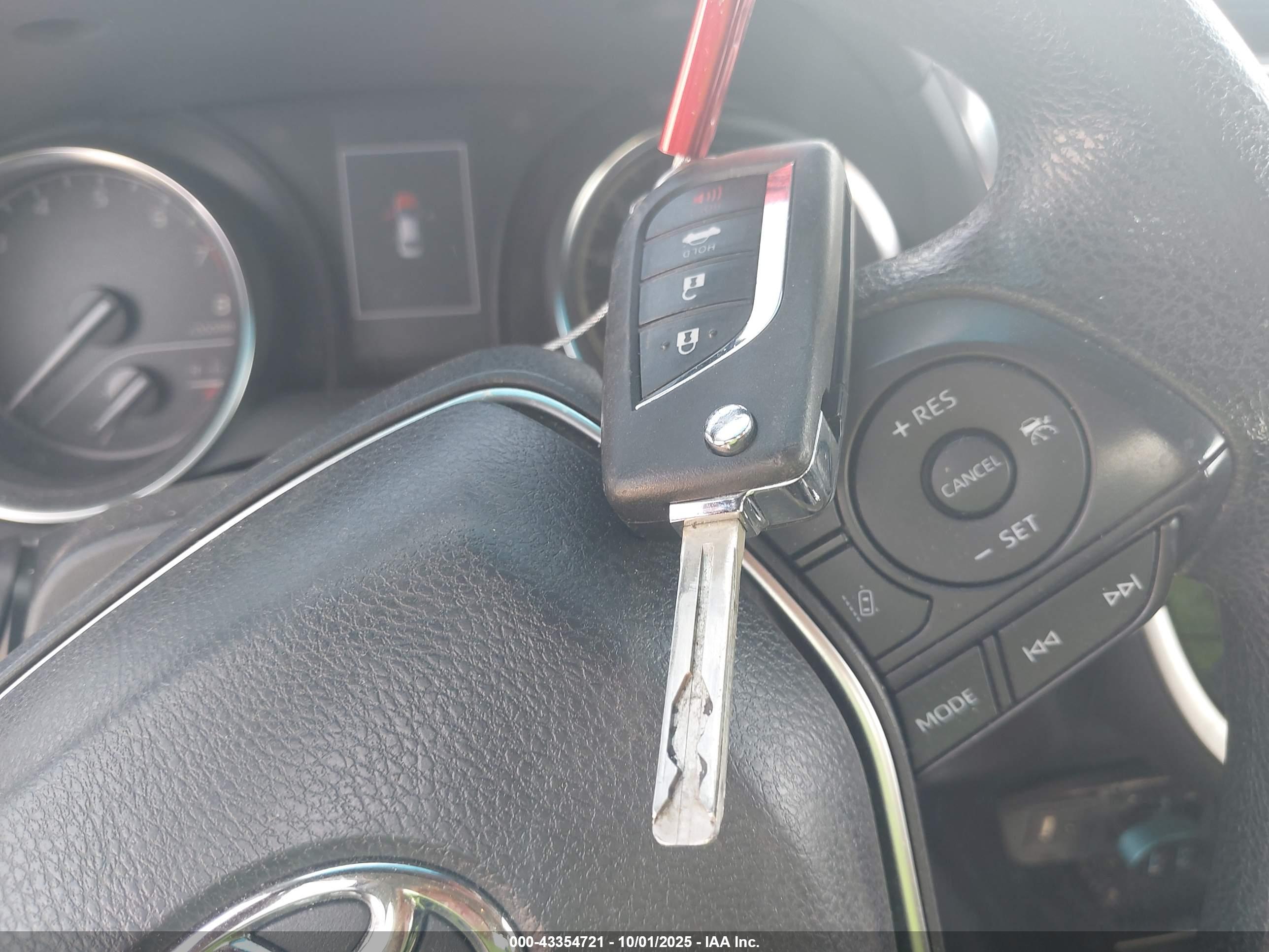 TOYOTA CAMRY image 11