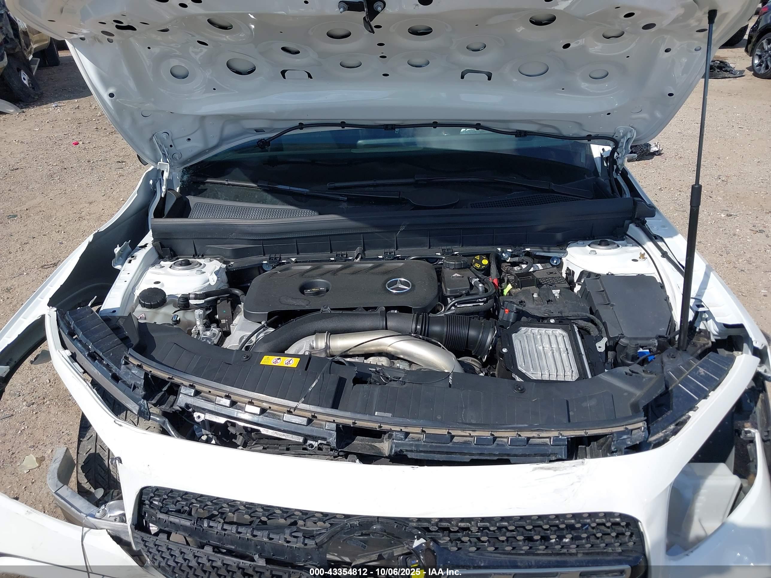MERCEDES-BENZ GLB image 10