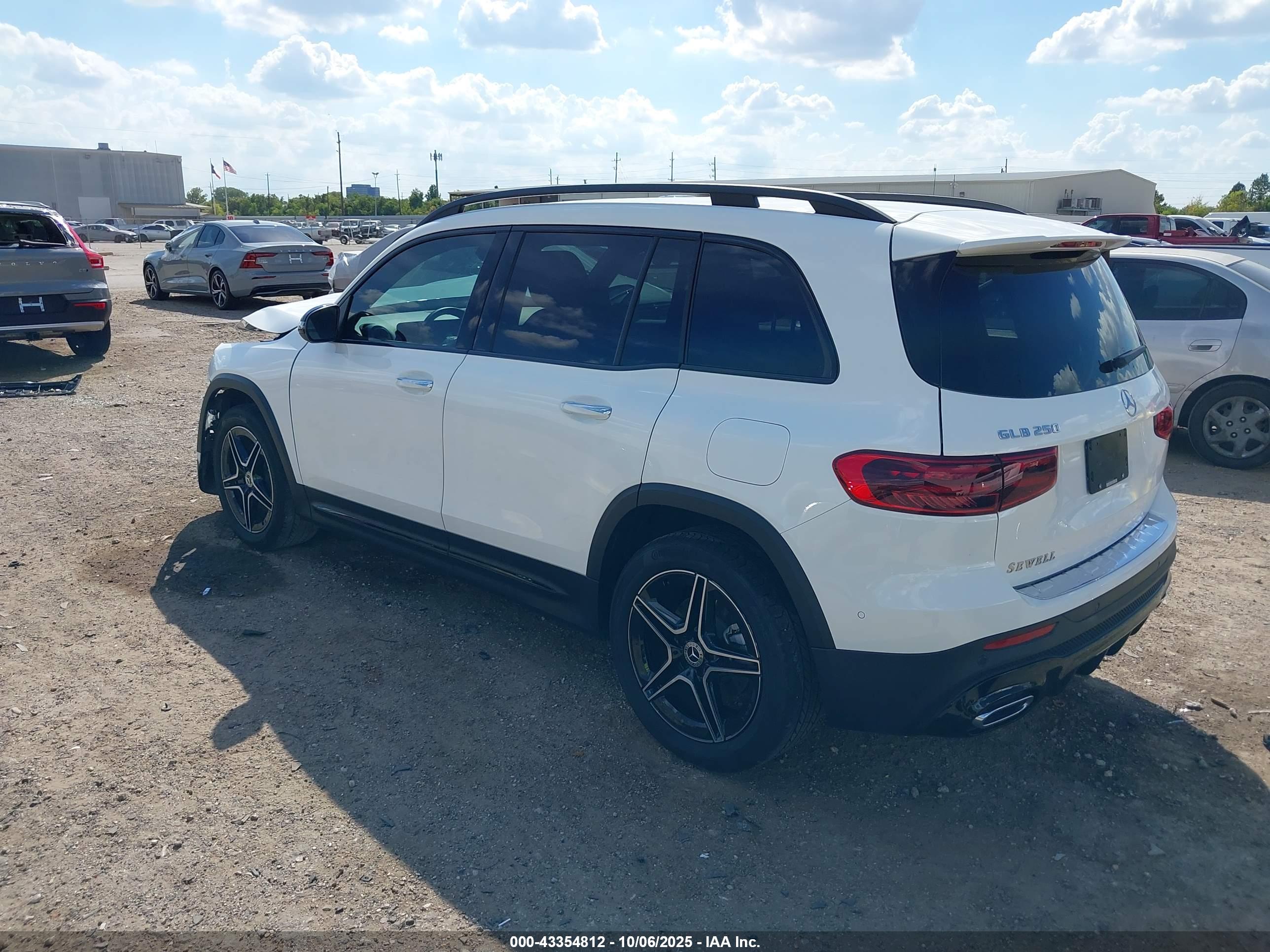 MERCEDES-BENZ GLB image 3