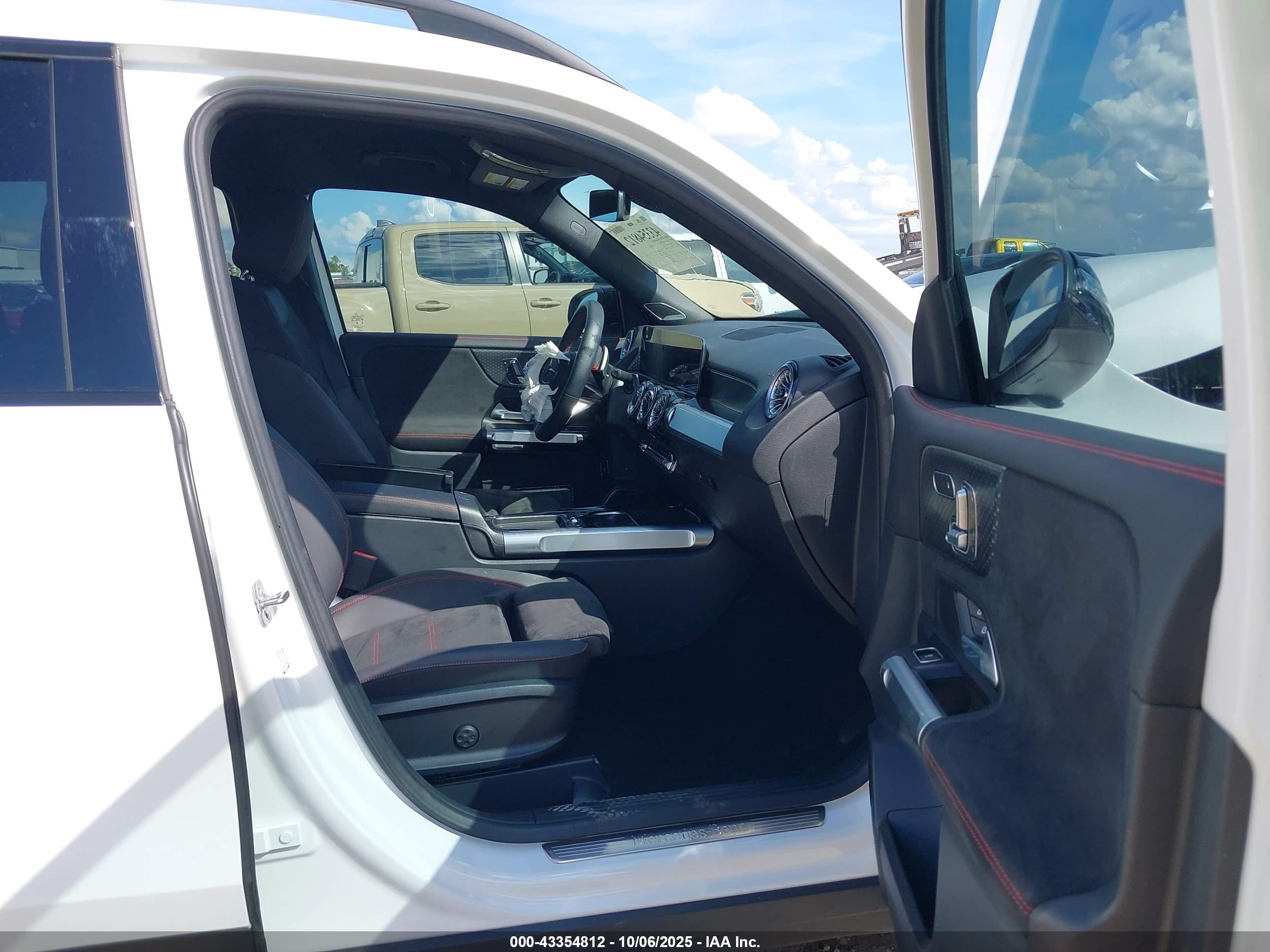 MERCEDES-BENZ GLB image 5