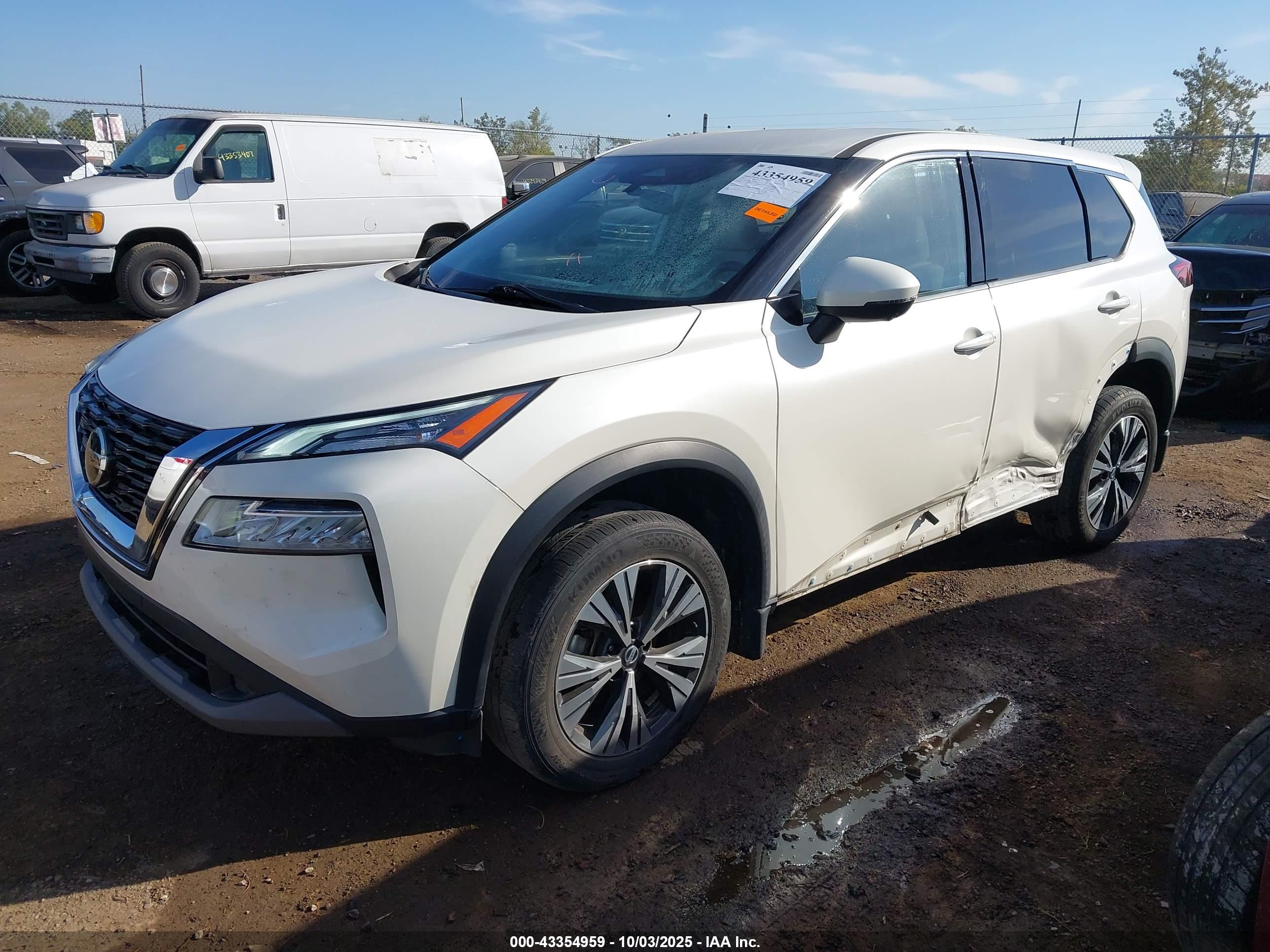 NISSAN ROGUE image 2