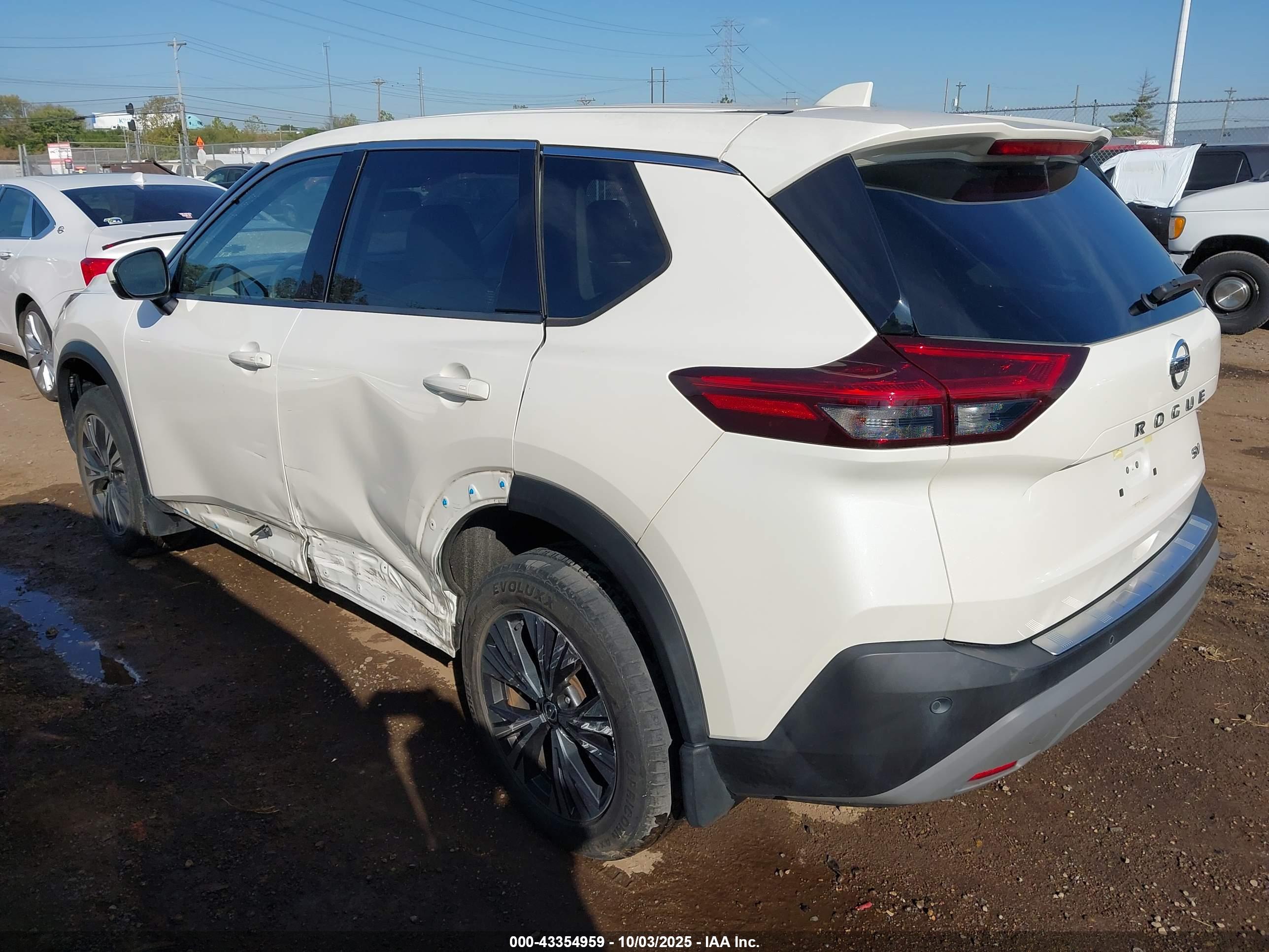 NISSAN ROGUE image 3