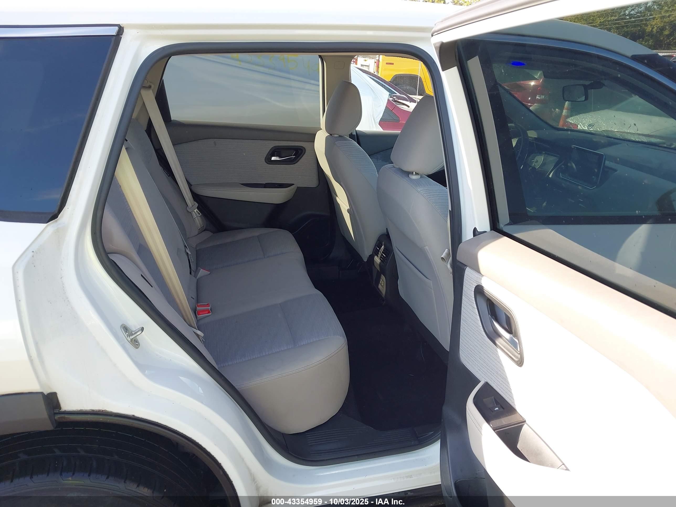 NISSAN ROGUE image 8