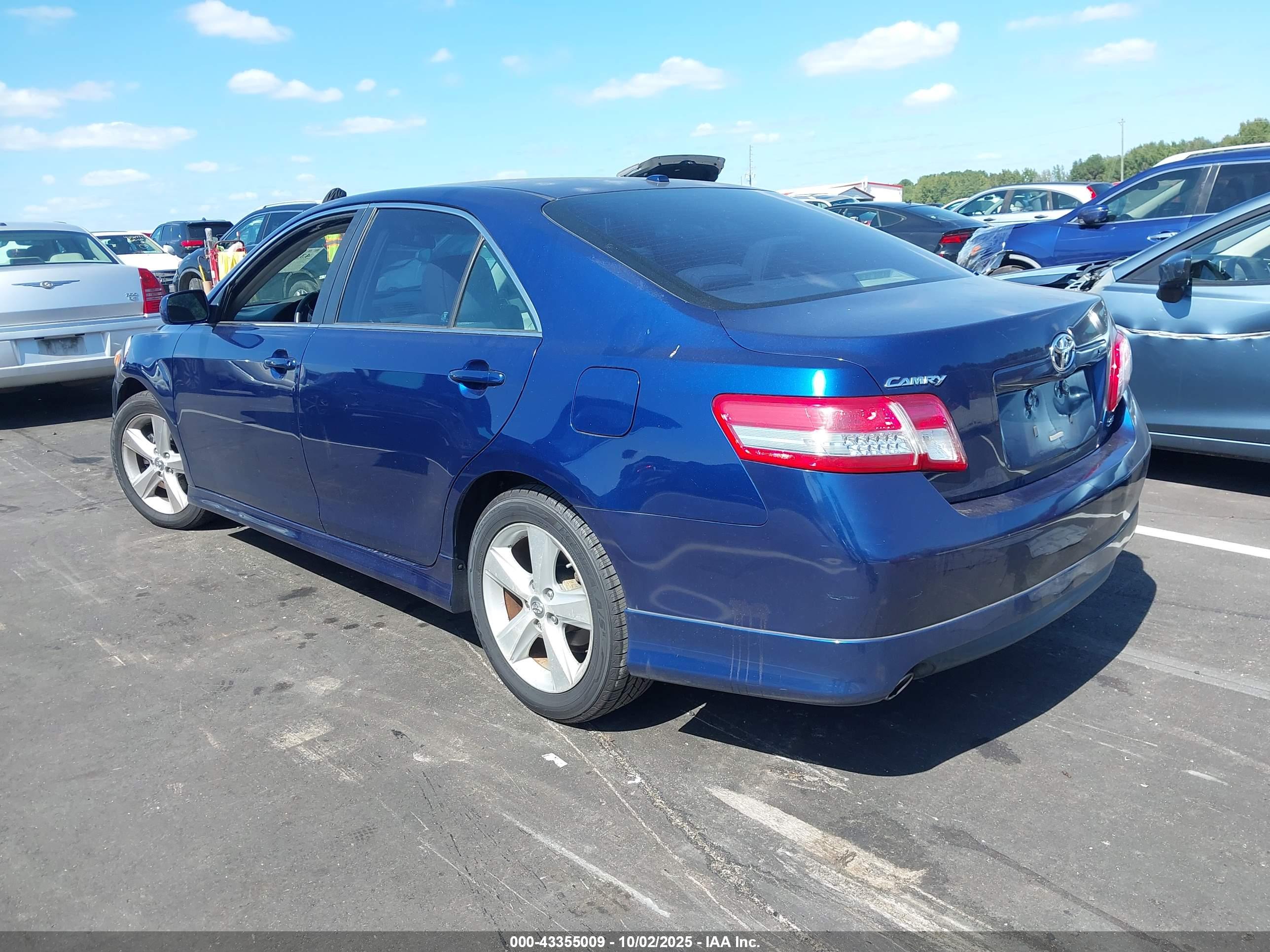 TOYOTA CAMRY image 3
