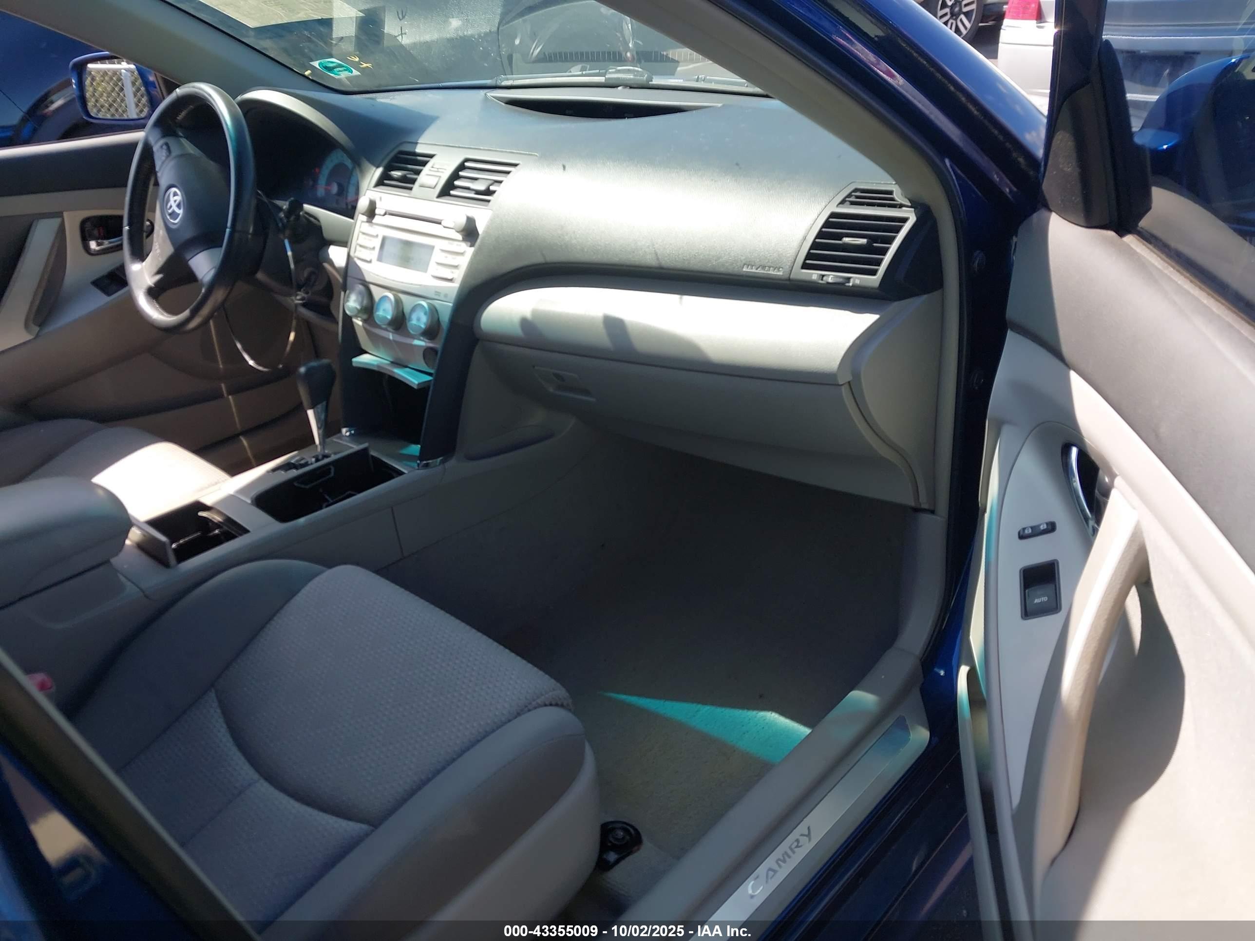 TOYOTA CAMRY image 5