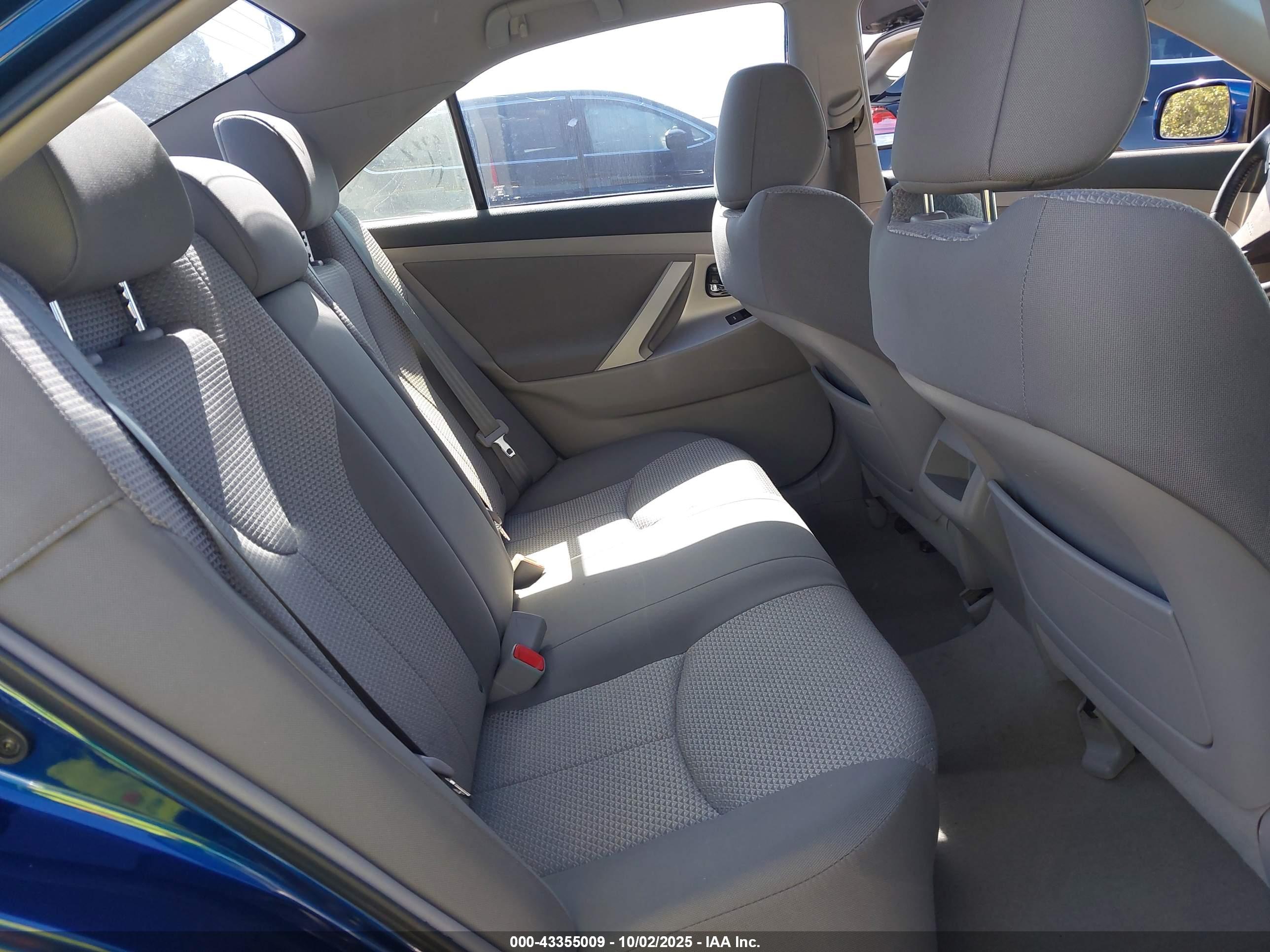 TOYOTA CAMRY image 8