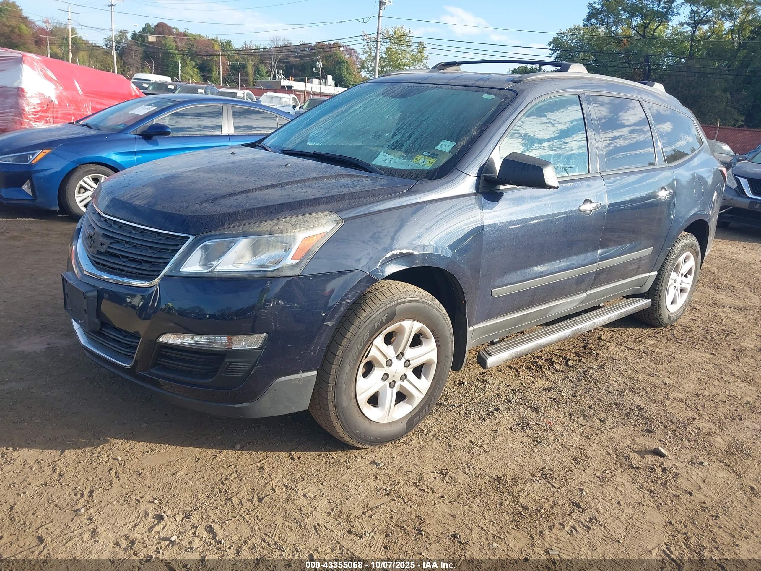 CHEVROLET TRAVERSE image 2