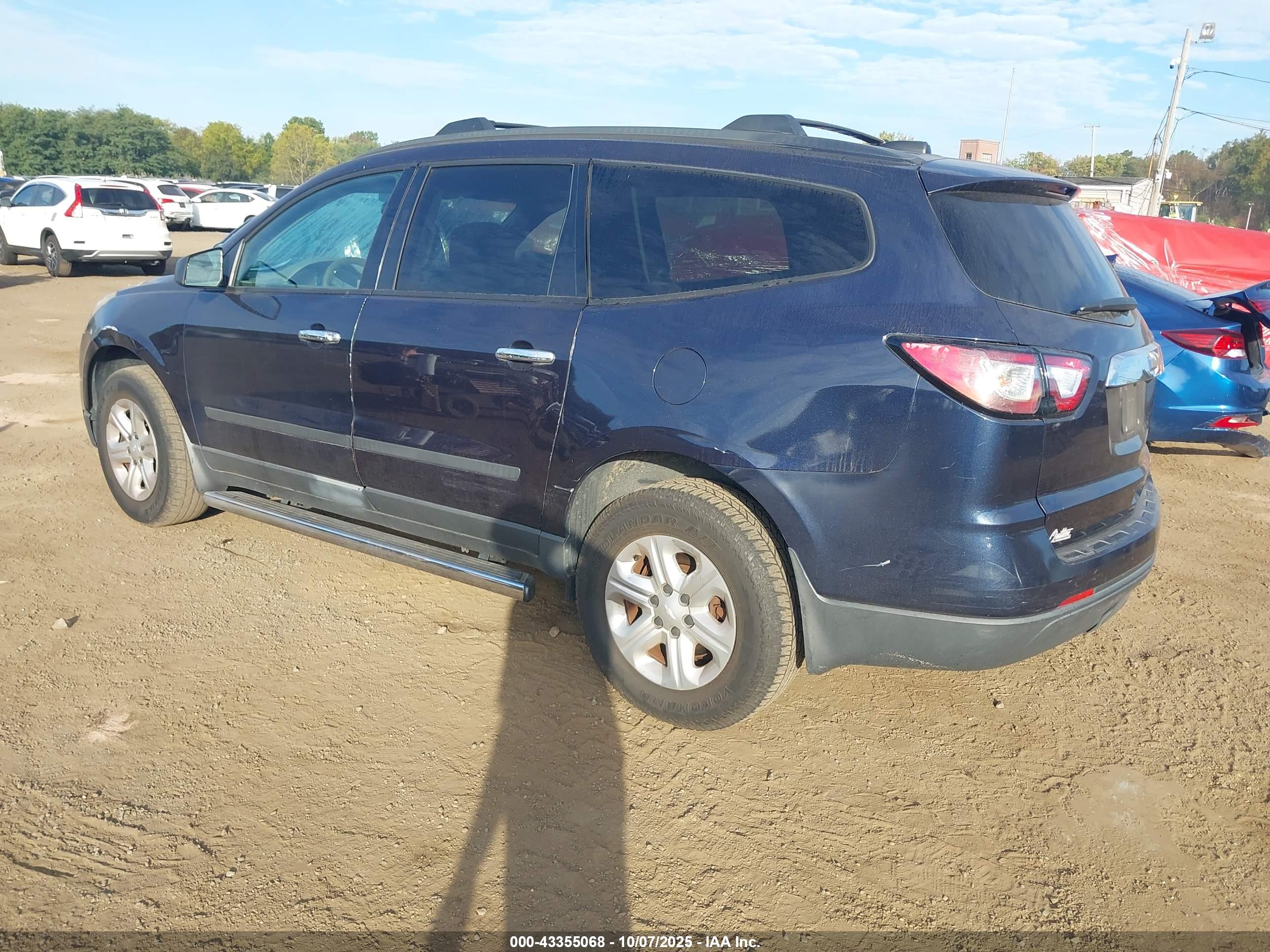CHEVROLET TRAVERSE image 3