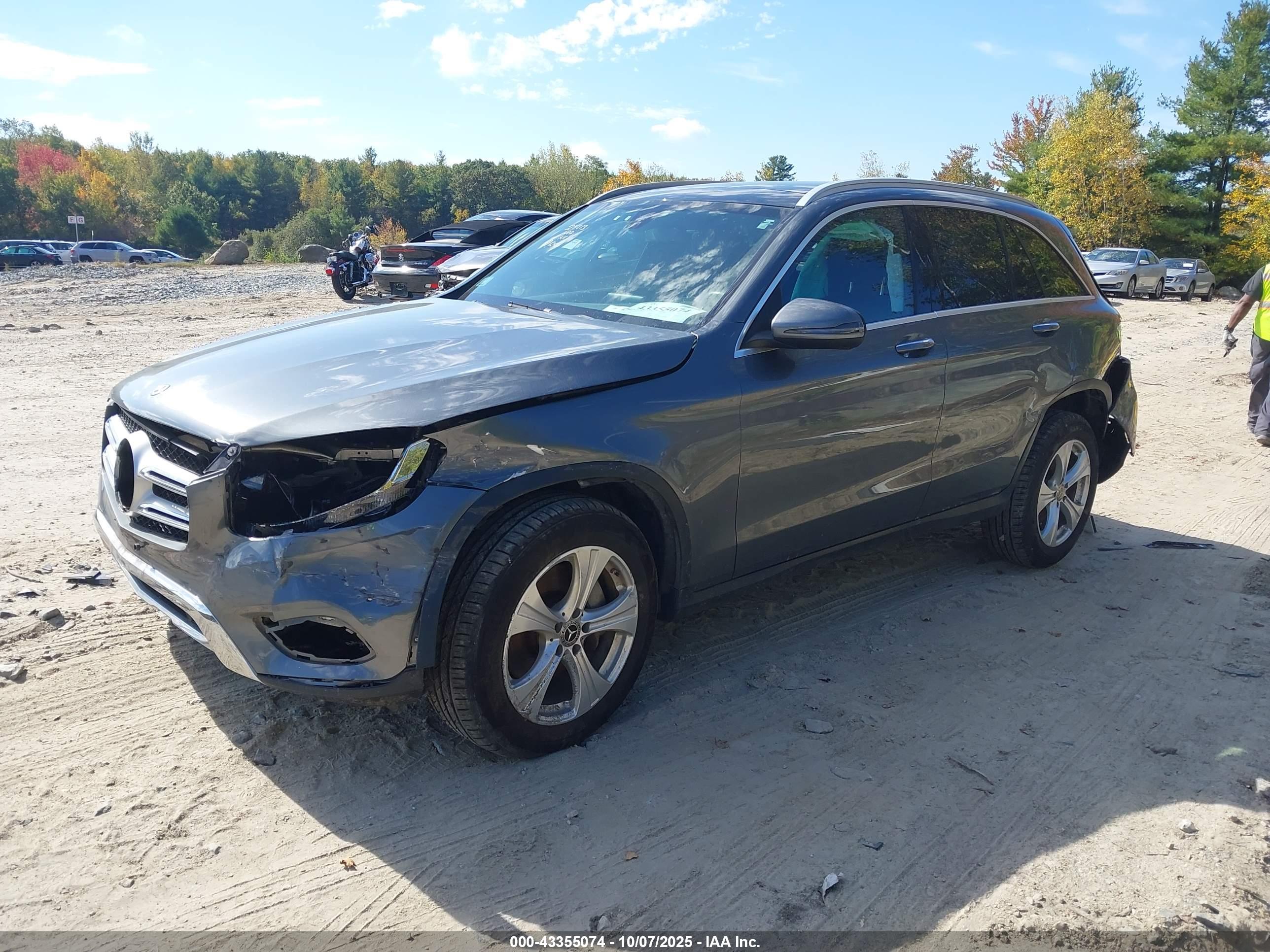 MERCEDES-BENZ GLC image 2