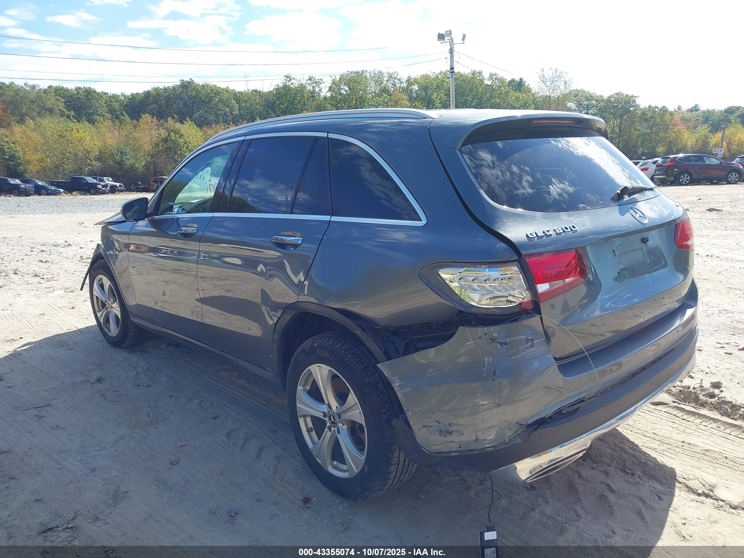 MERCEDES-BENZ GLC image 3