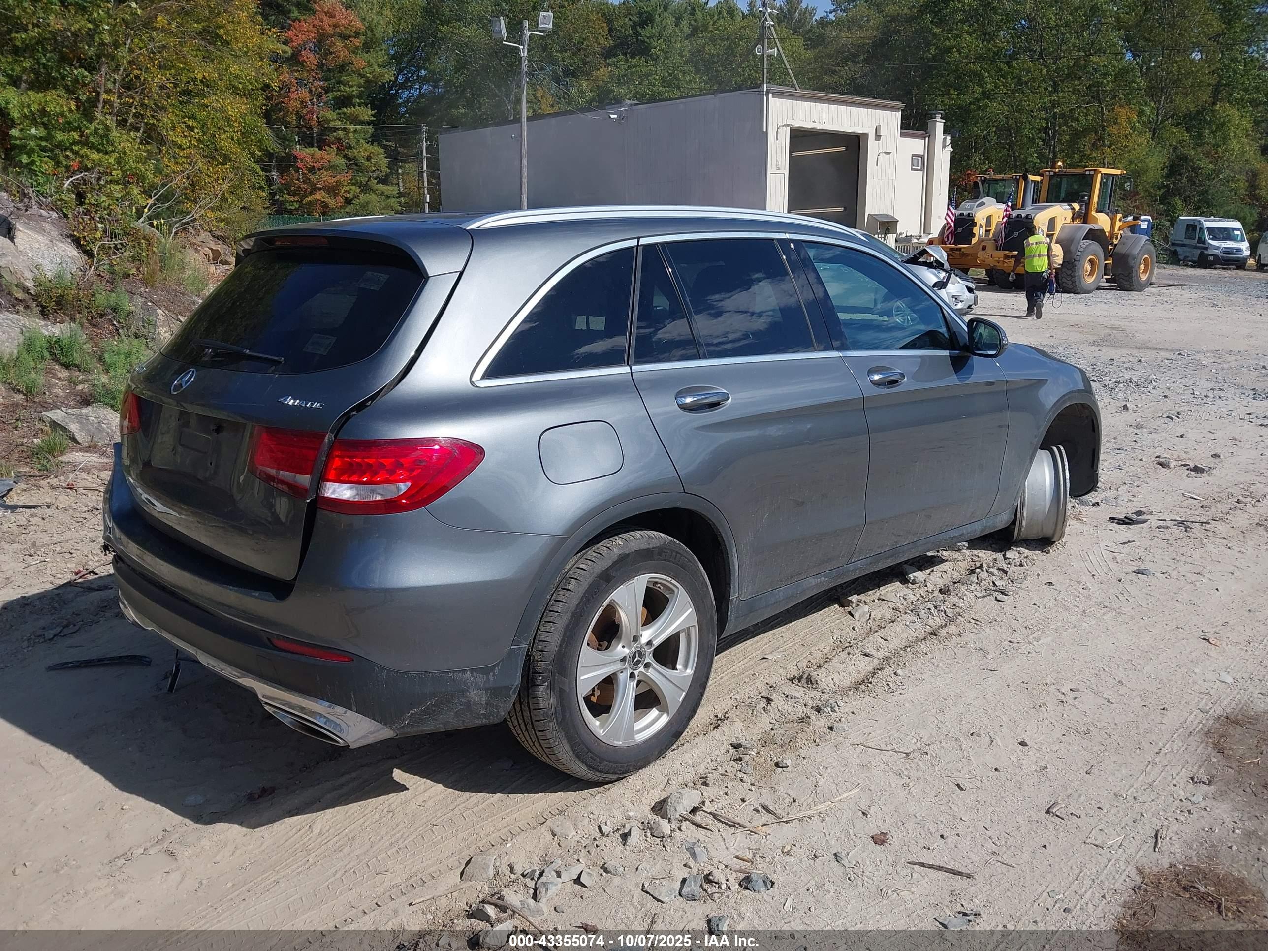 MERCEDES-BENZ GLC image 4