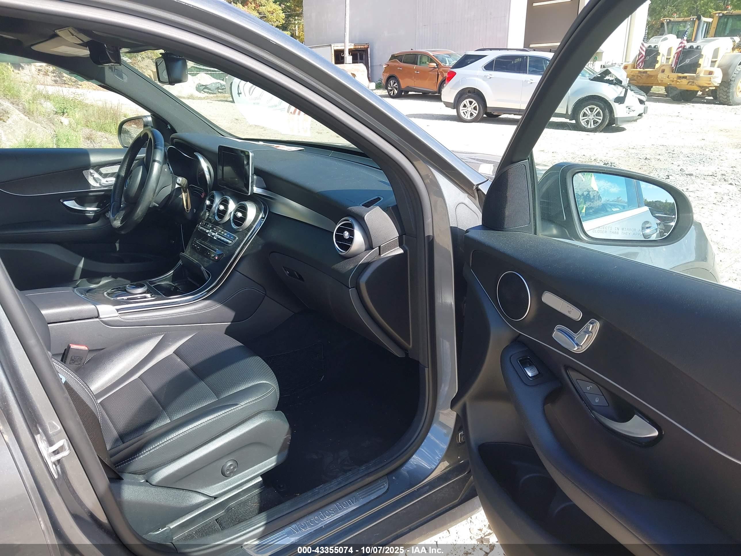 MERCEDES-BENZ GLC image 5