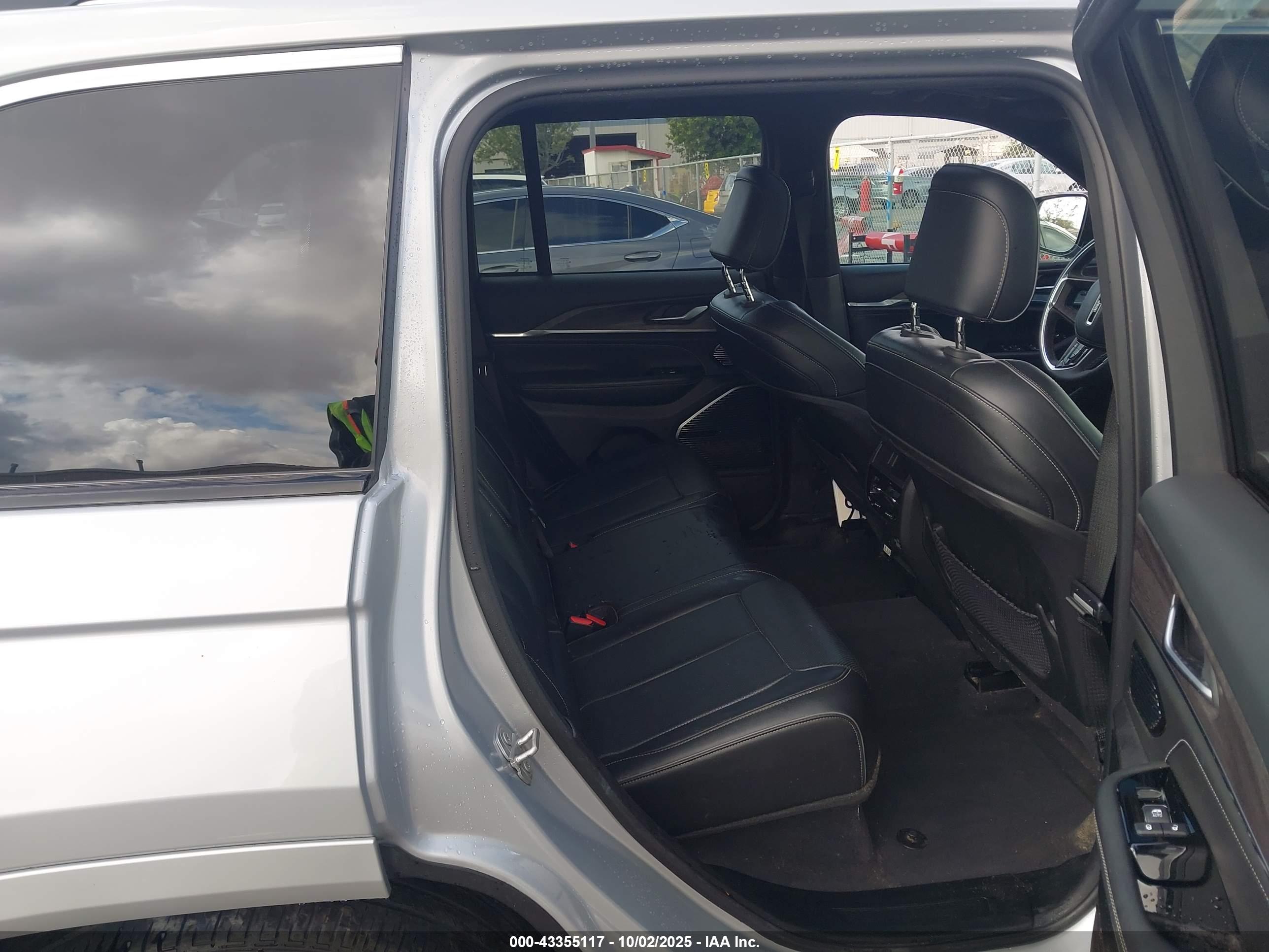 JEEP GRAND image 8