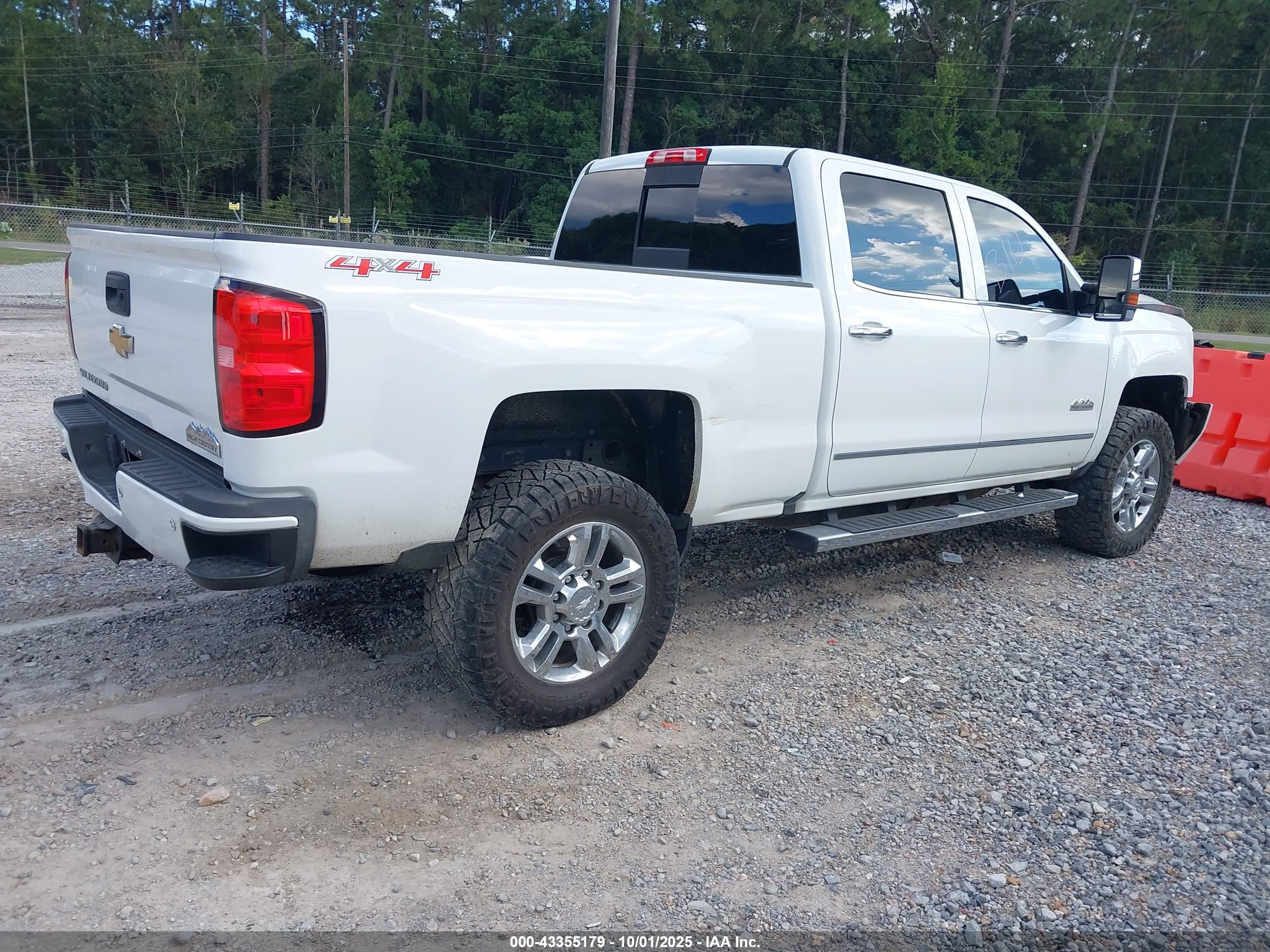CHEVROLET SILVERADO image 4