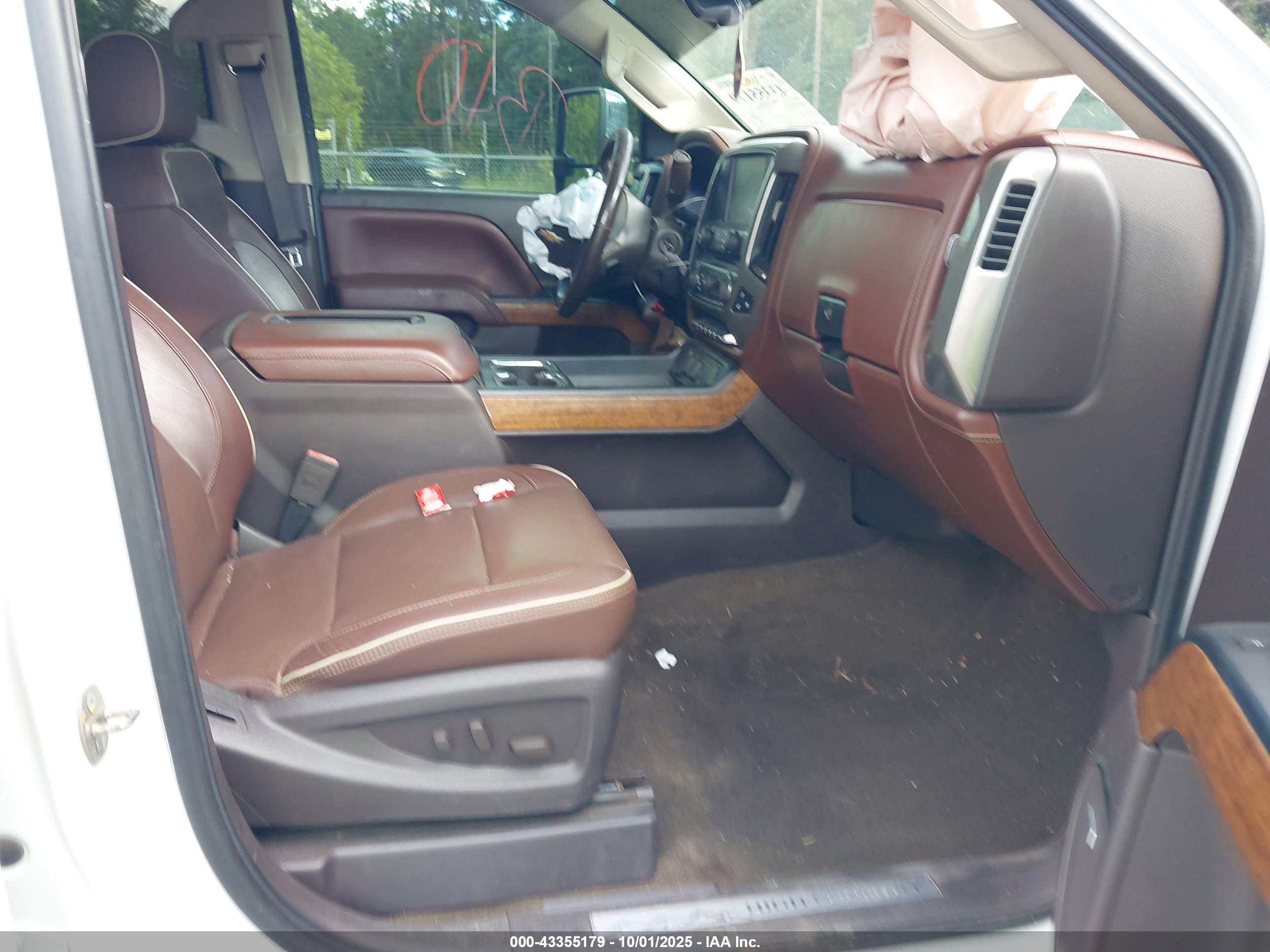 CHEVROLET SILVERADO image 5