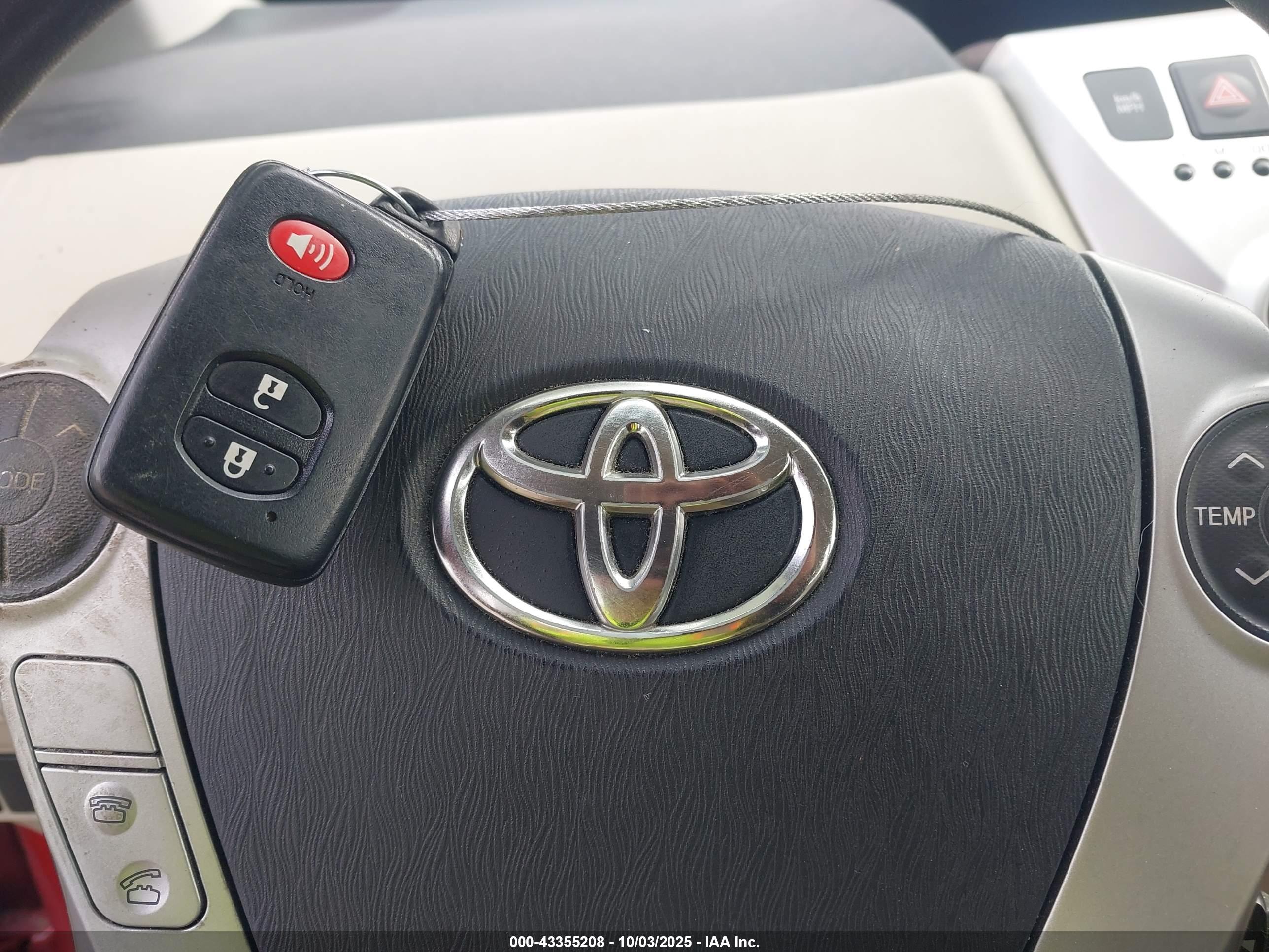 TOYOTA PRIUS image 11