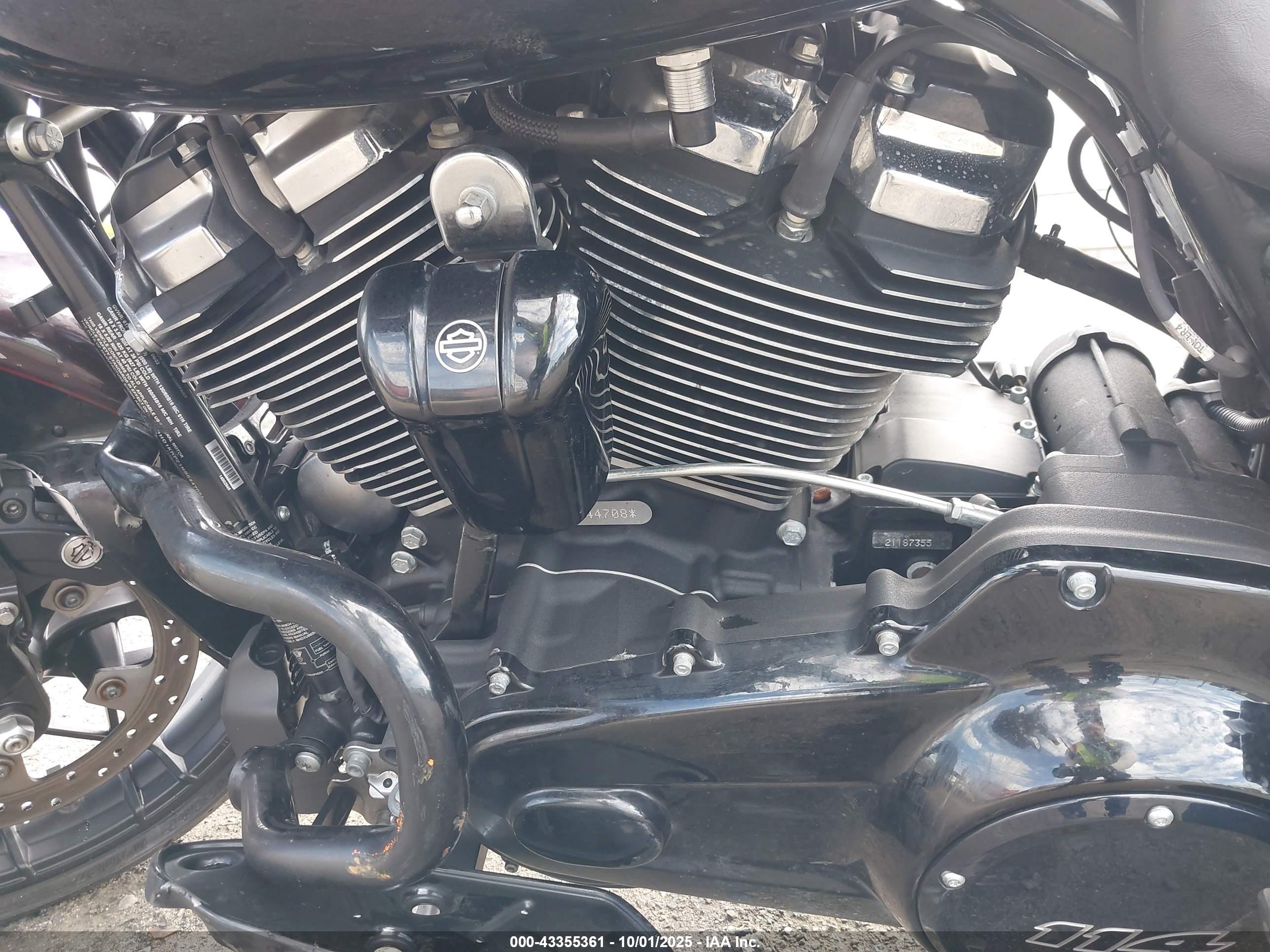 HARLEY-DAVIDSON FLHXS image 9