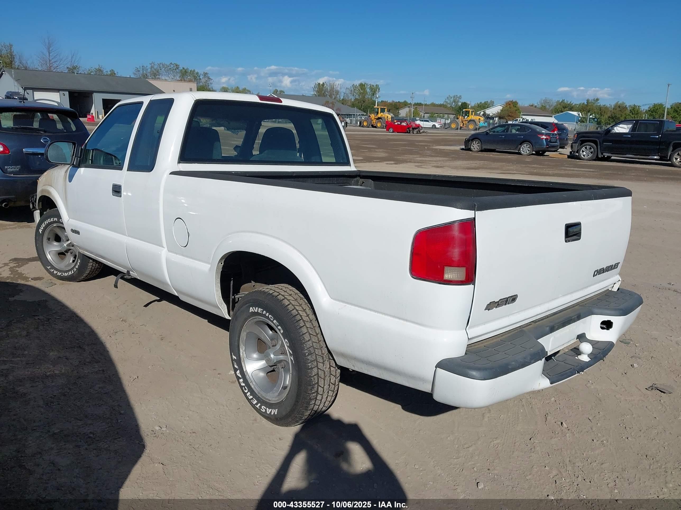 CHEVROLET S-10 image 3