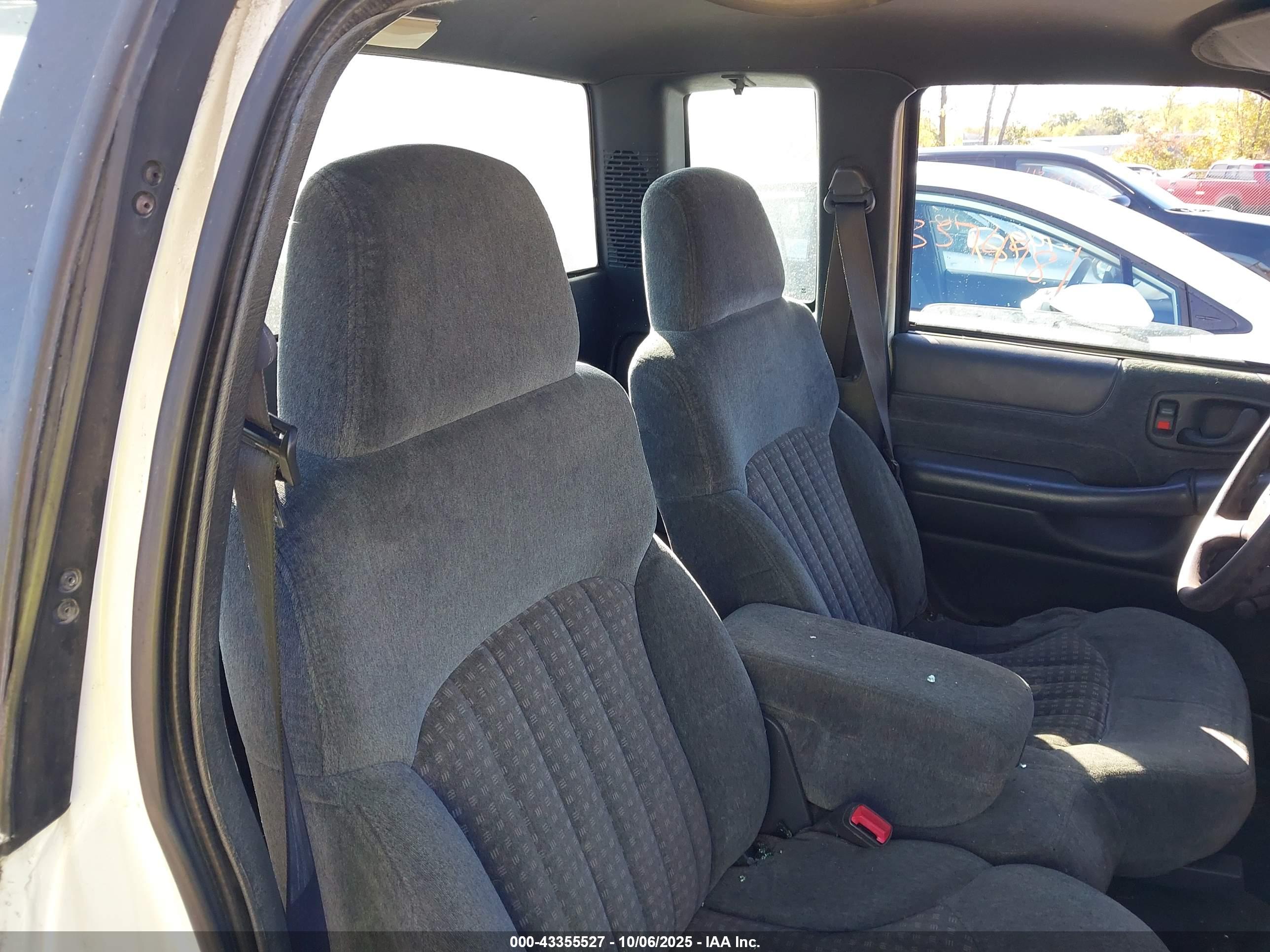 CHEVROLET S-10 image 8