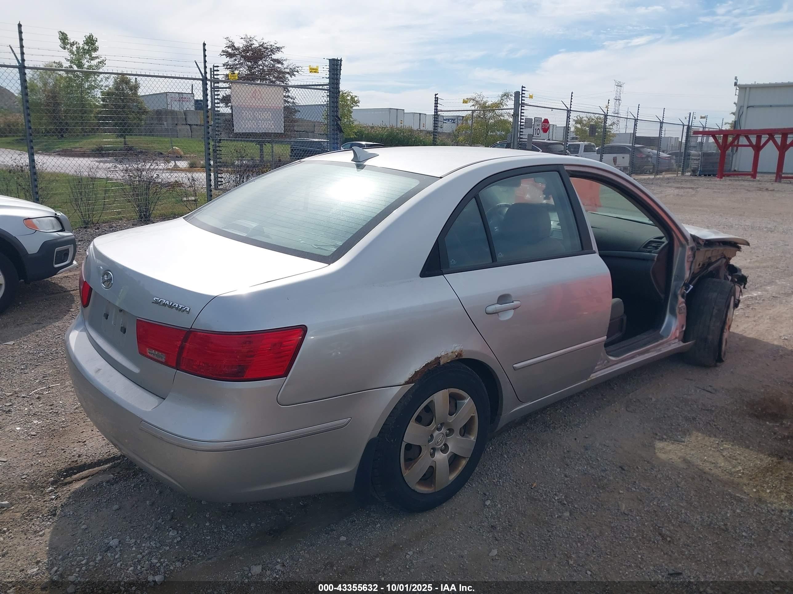 HYUNDAI SONATA image 4
