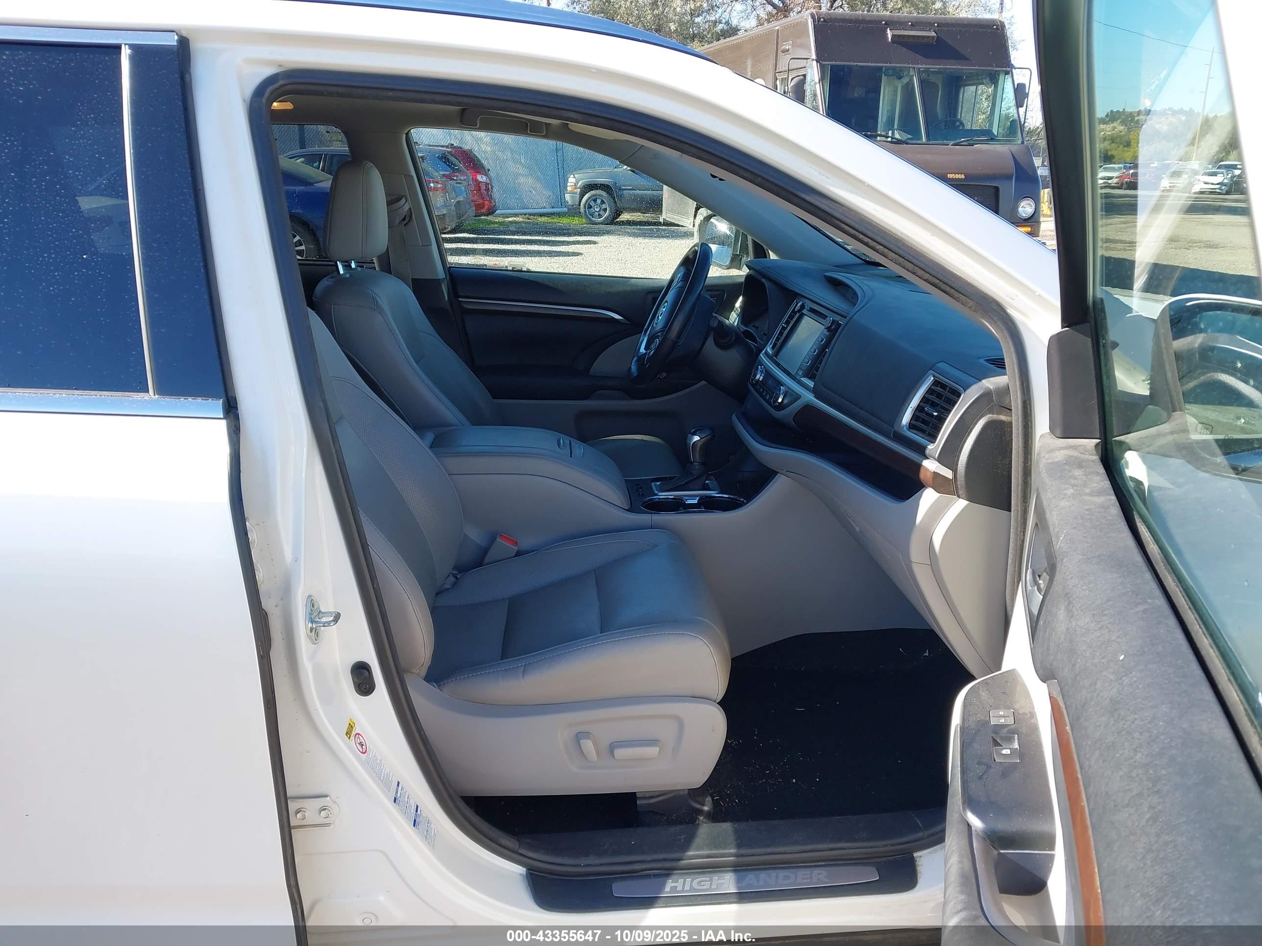TOYOTA HIGHLANDER image 5