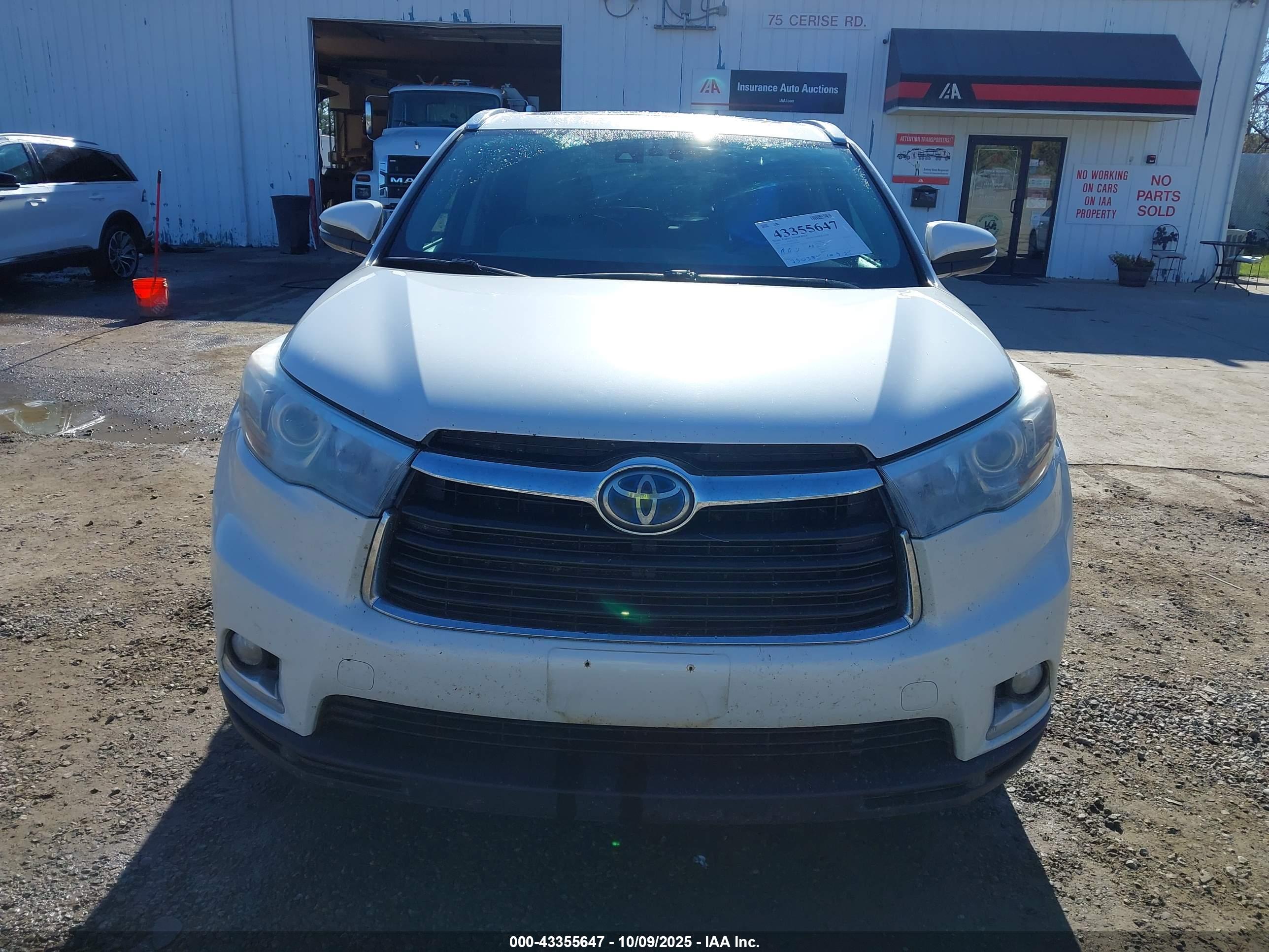 TOYOTA HIGHLANDER image 6