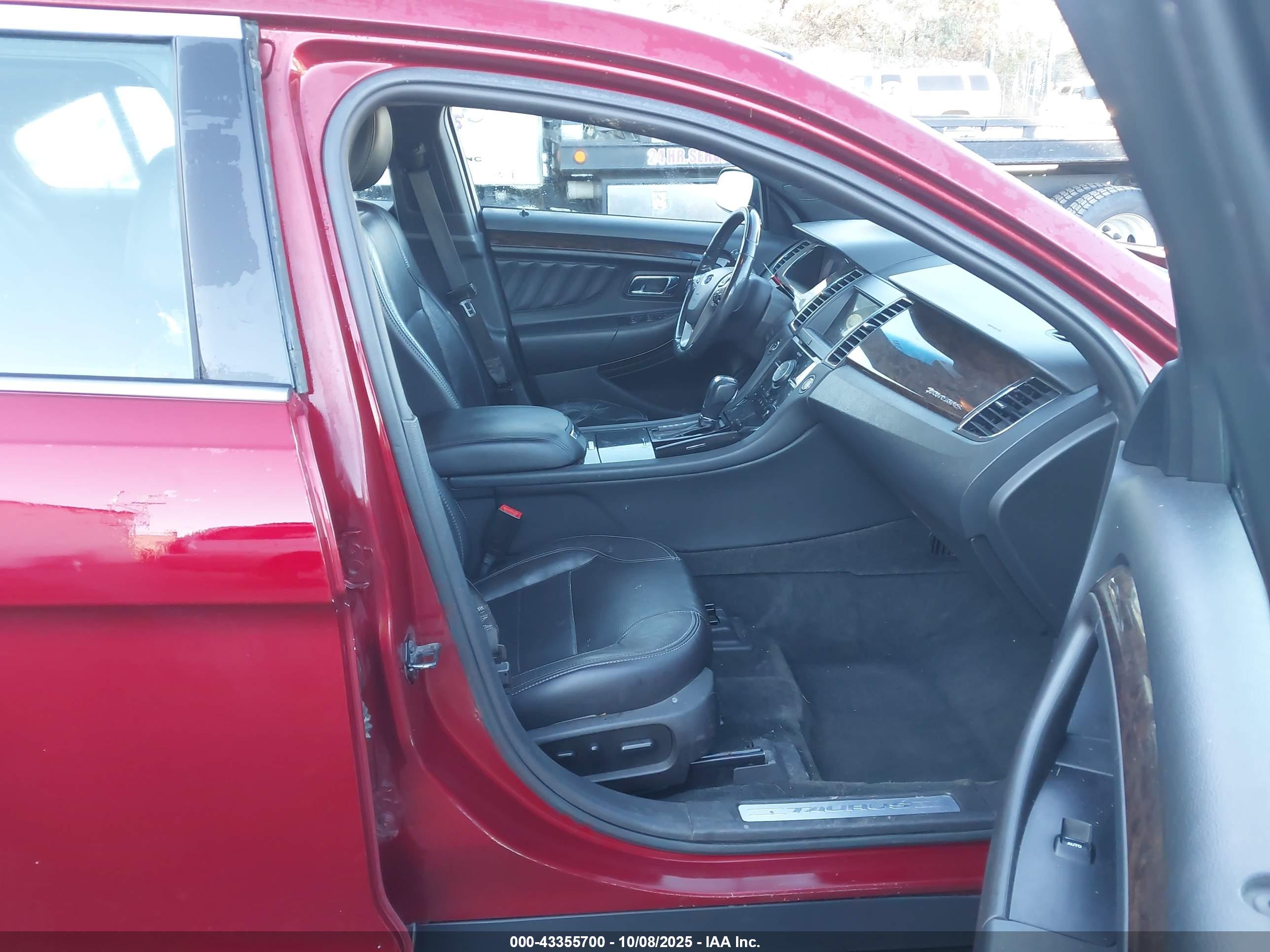 FORD TAURUS image 5