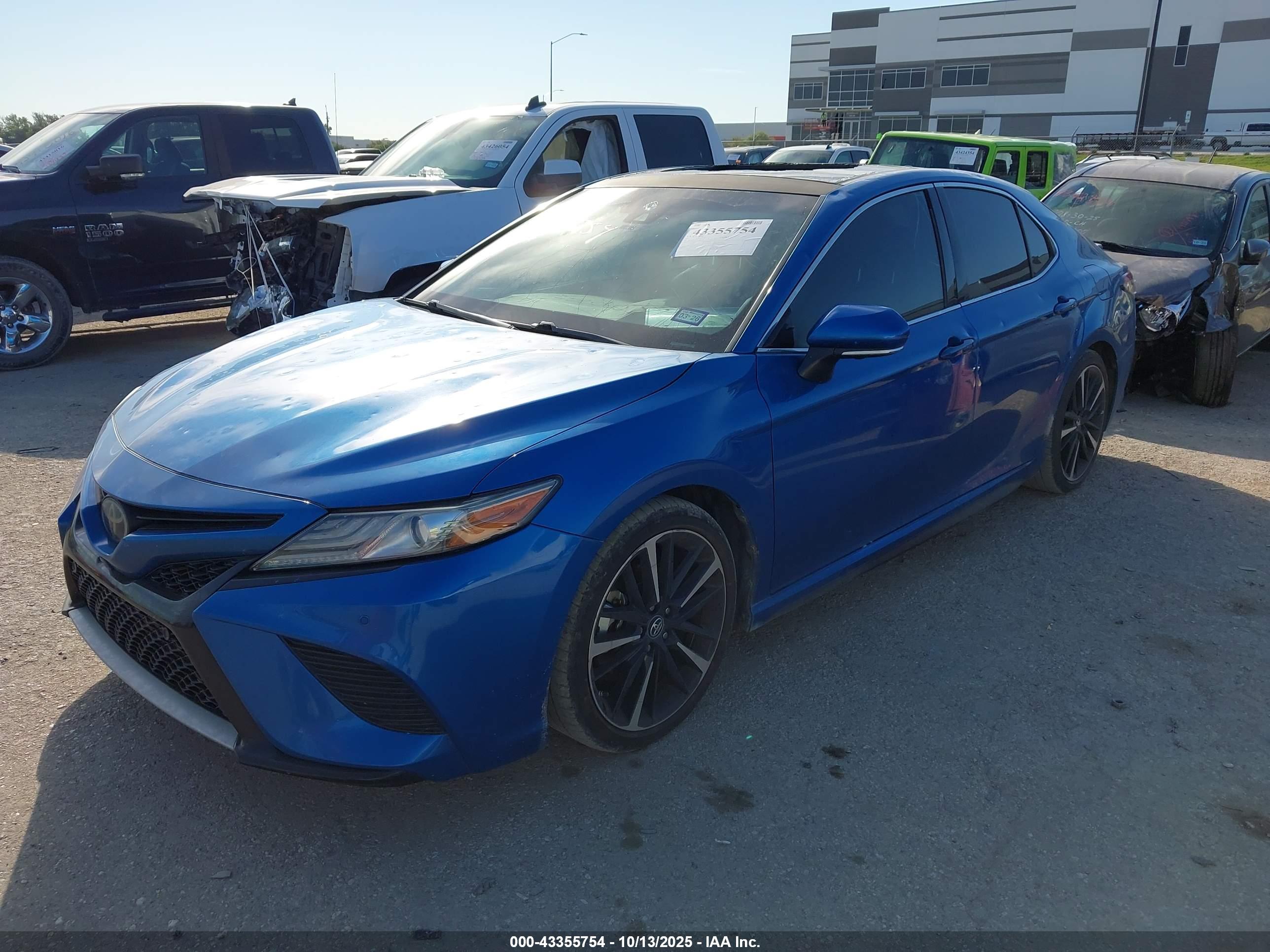 TOYOTA CAMRY image 2