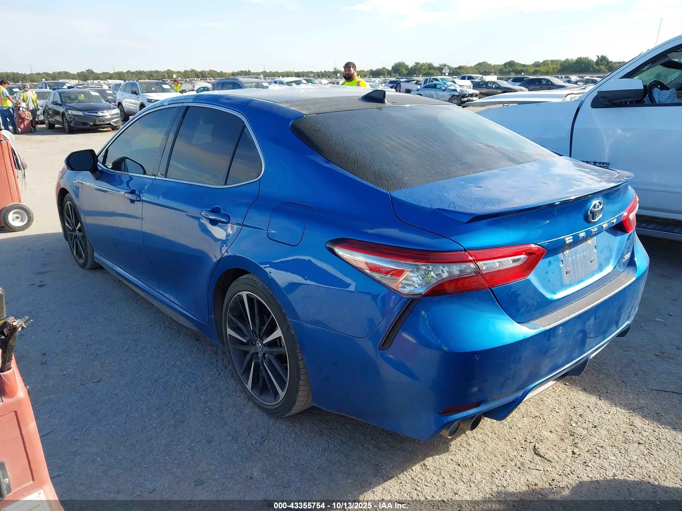 TOYOTA CAMRY image 3