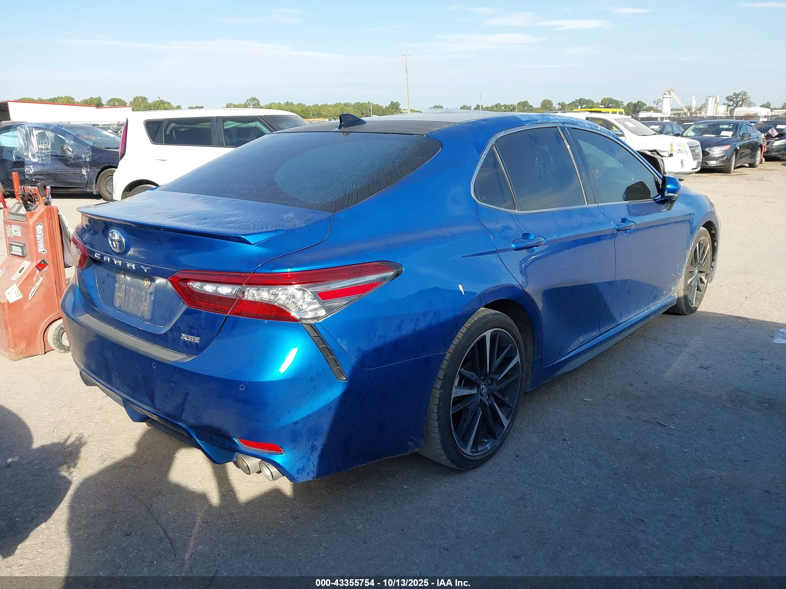 TOYOTA CAMRY image 4
