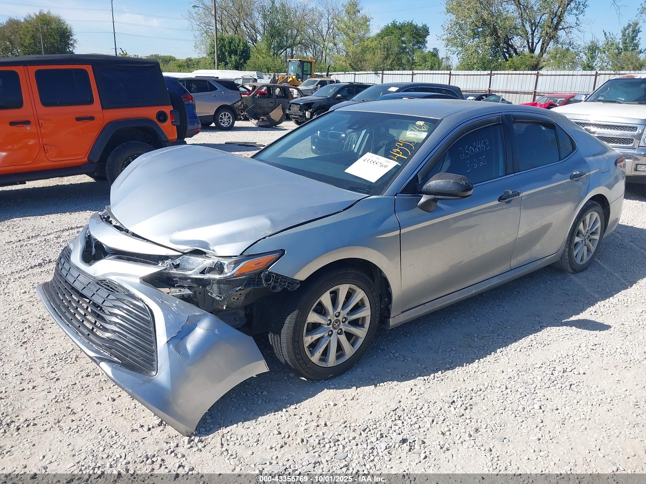 TOYOTA CAMRY image 2