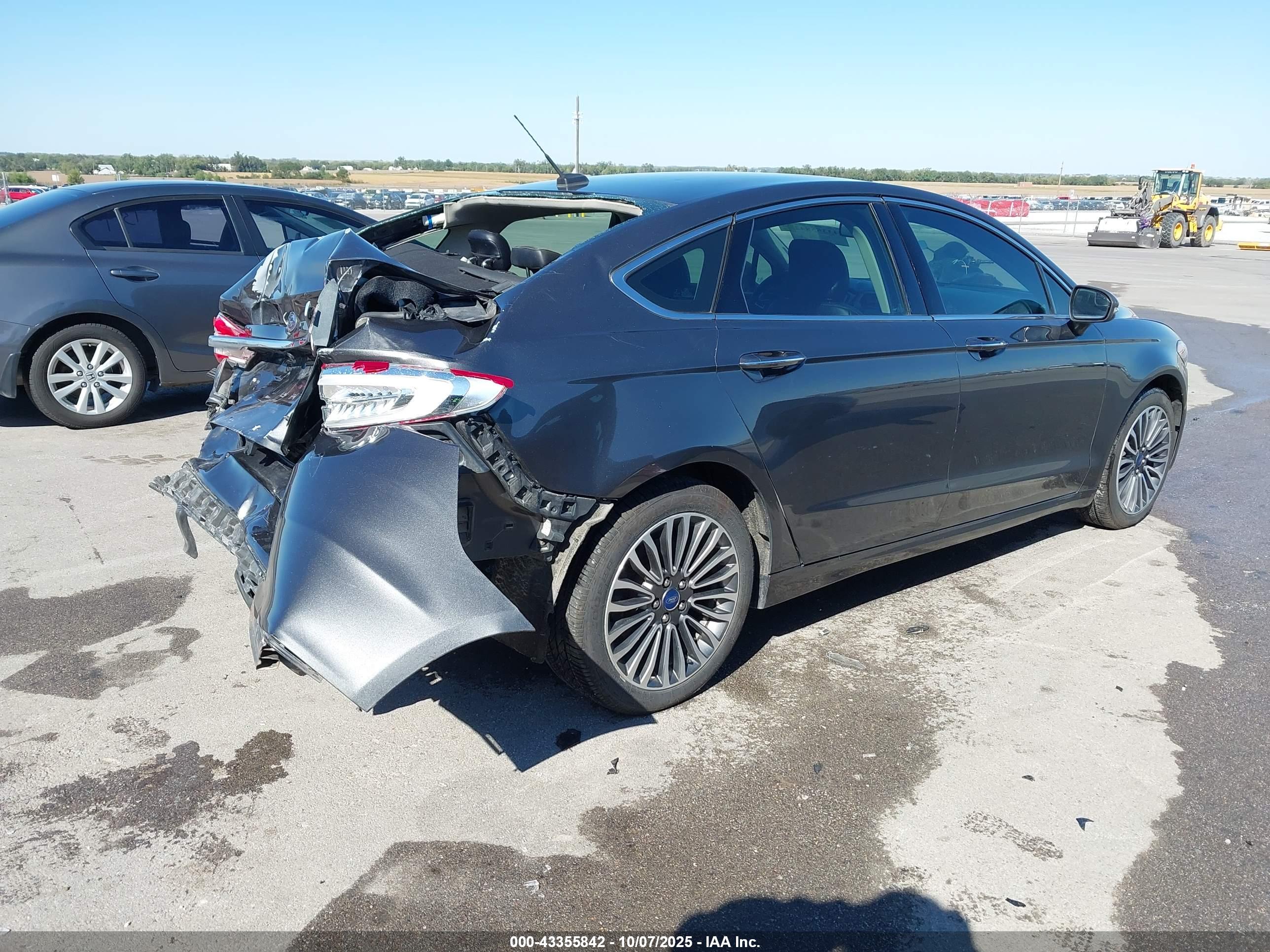 FORD FUSION image 4