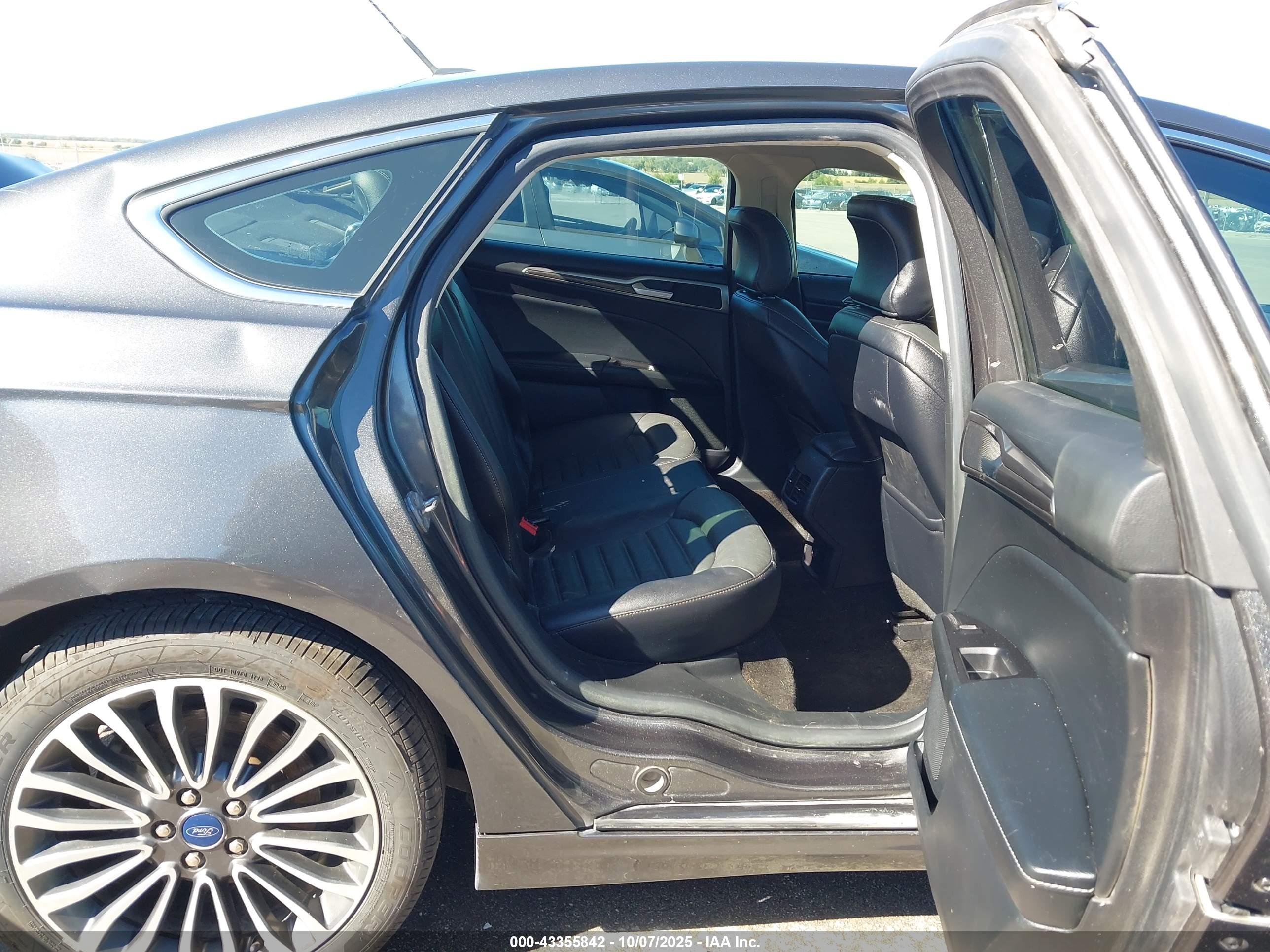 FORD FUSION image 8