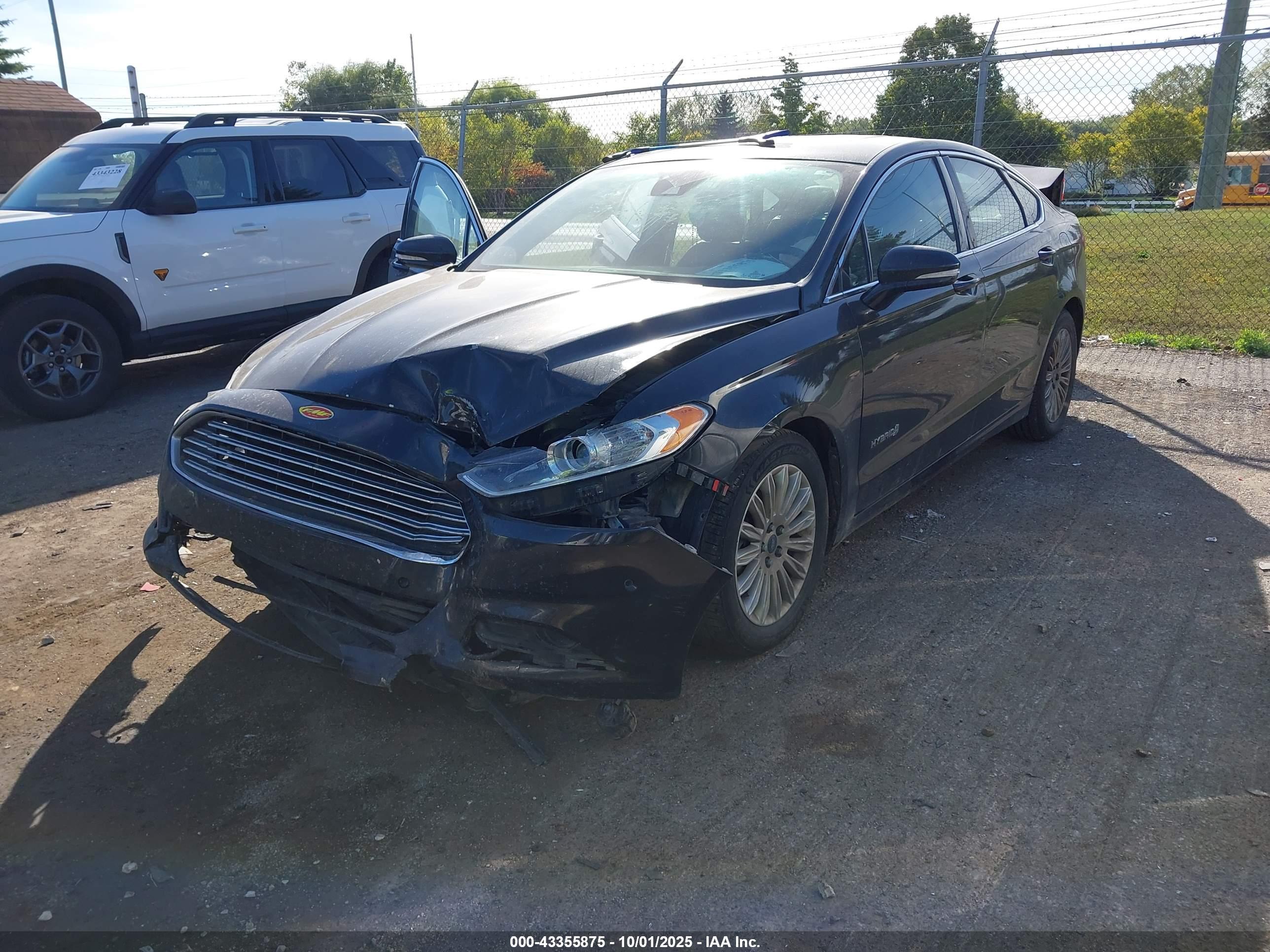 FORD FUSION image 2