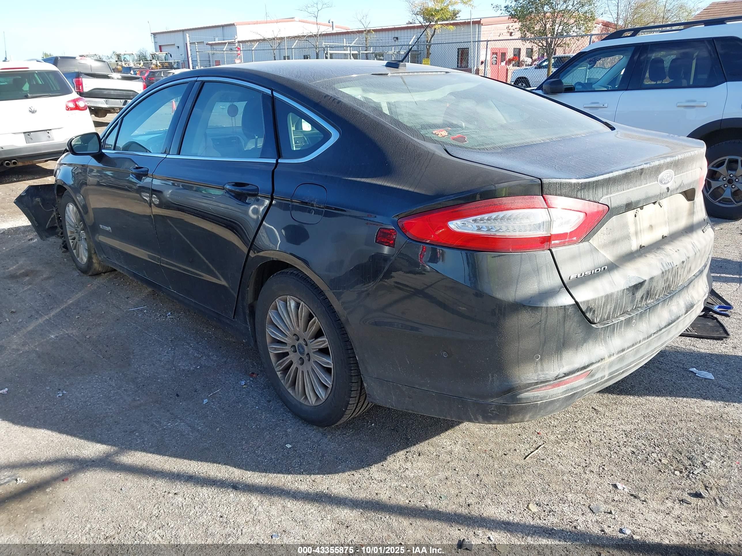 FORD FUSION image 3