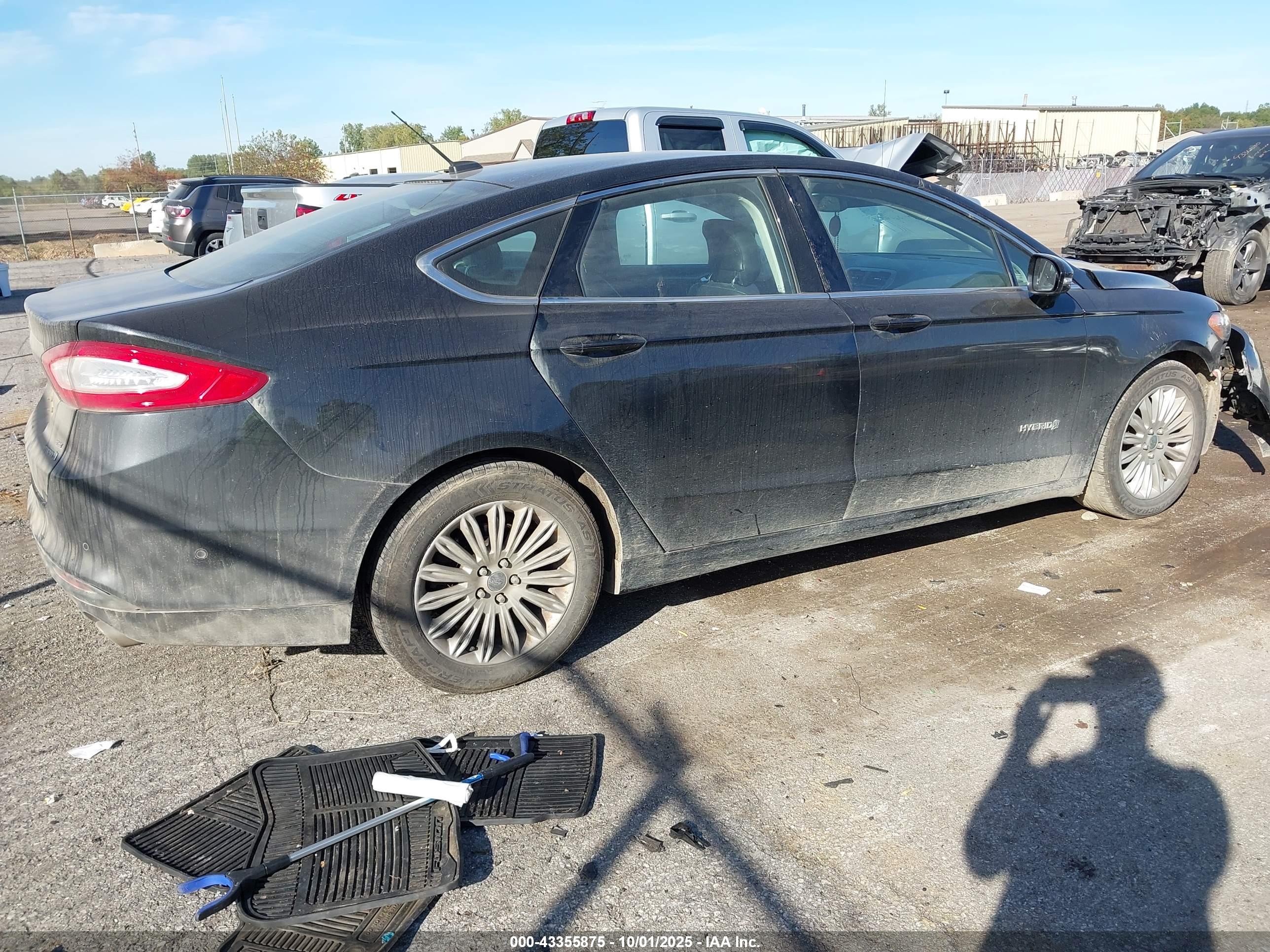 FORD FUSION image 4