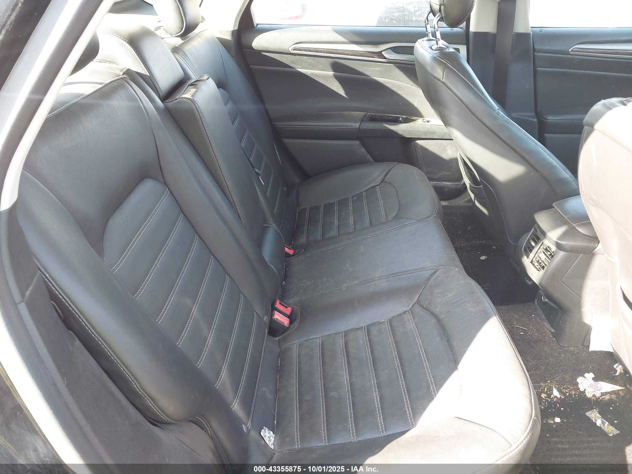 FORD FUSION image 8