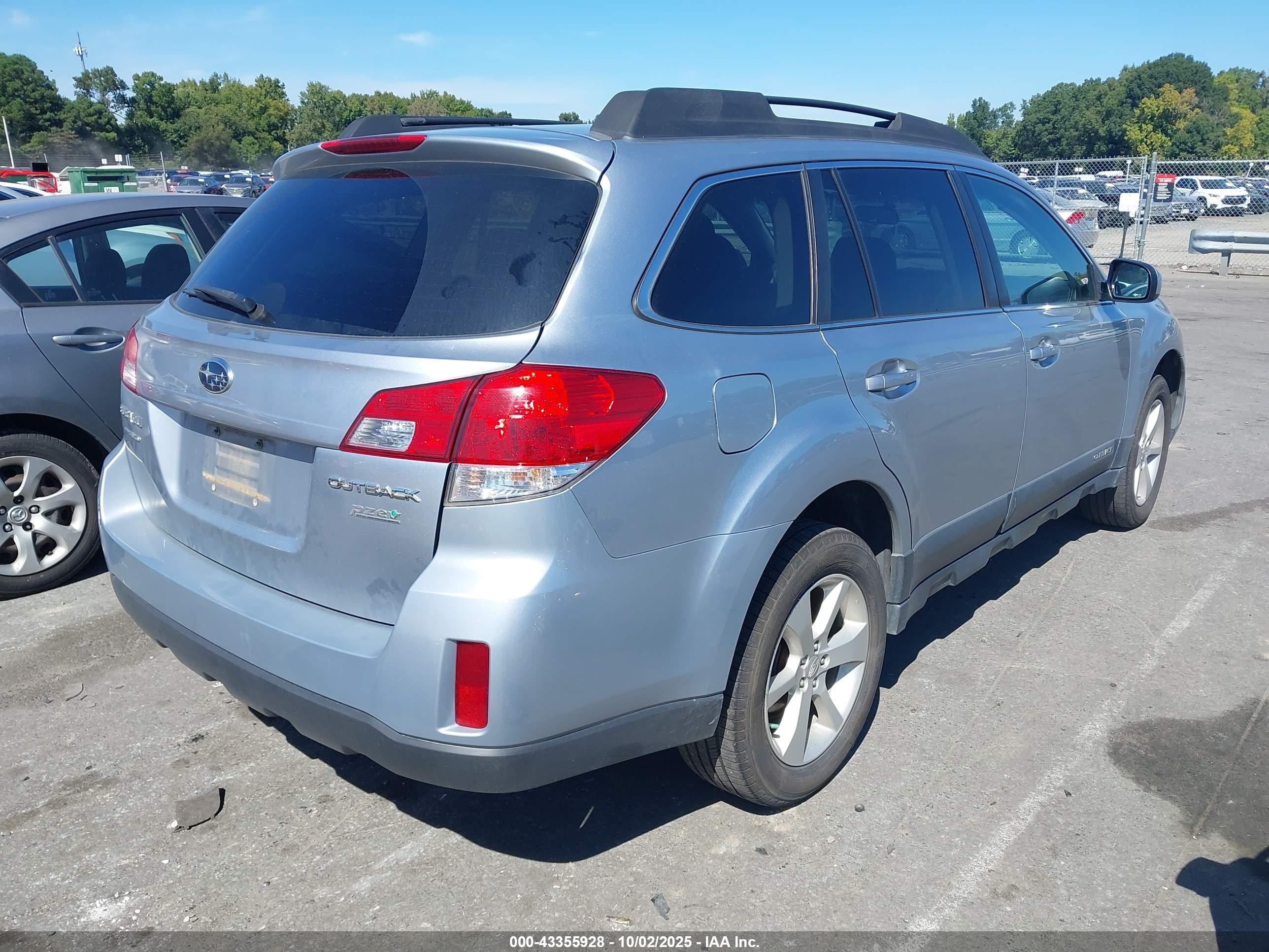 SUBARU OUTBACK image 4