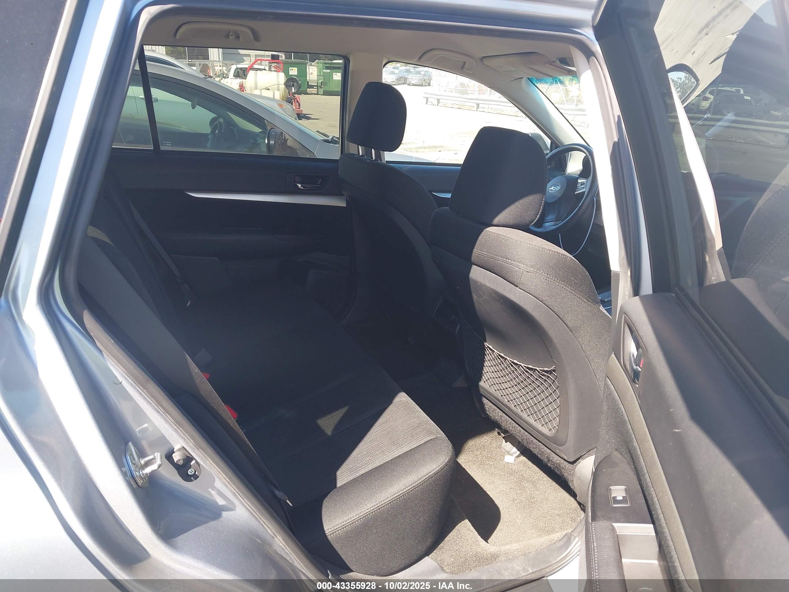 SUBARU OUTBACK image 8