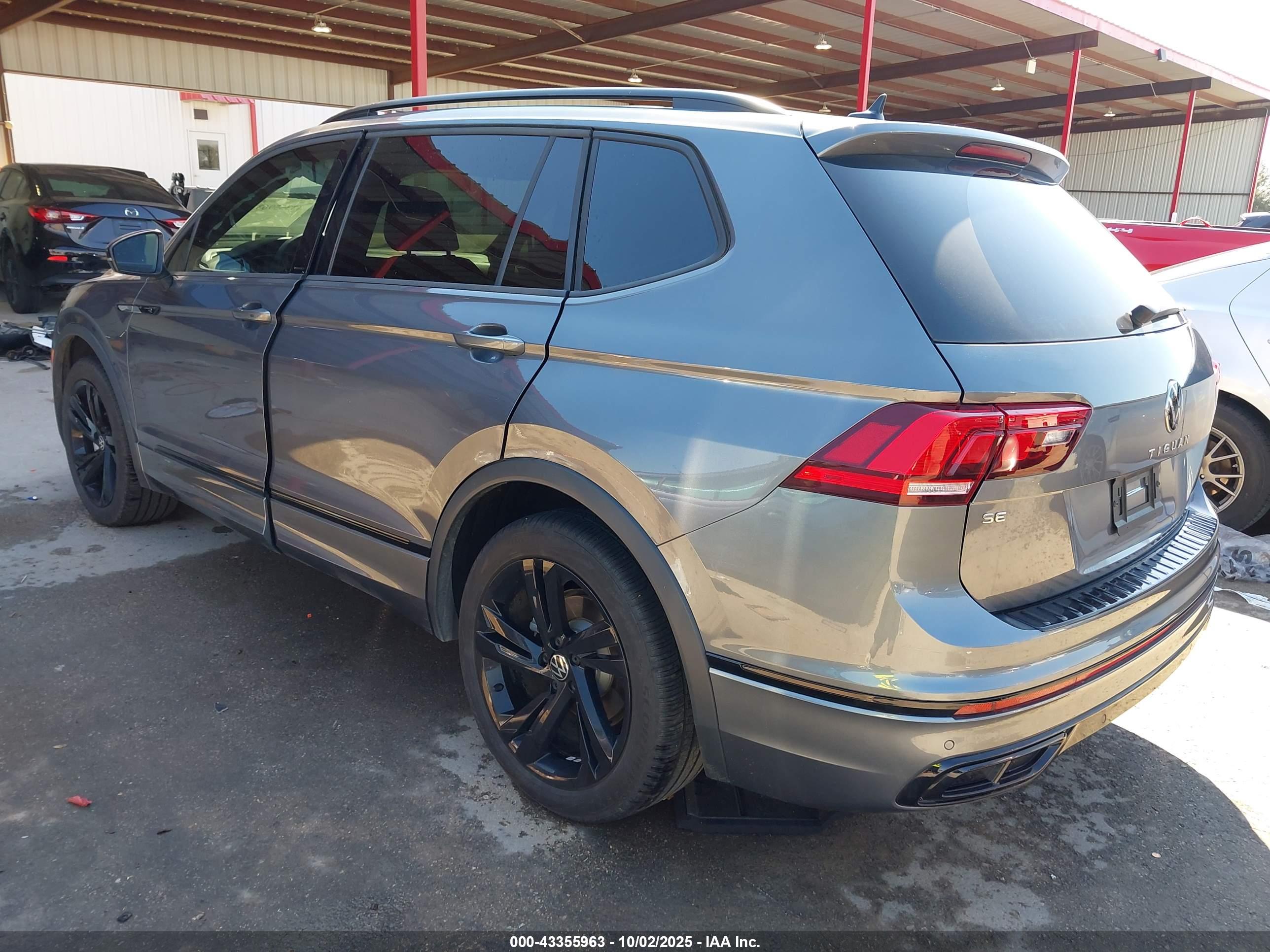 VOLKSWAGEN TIGUAN image 3
