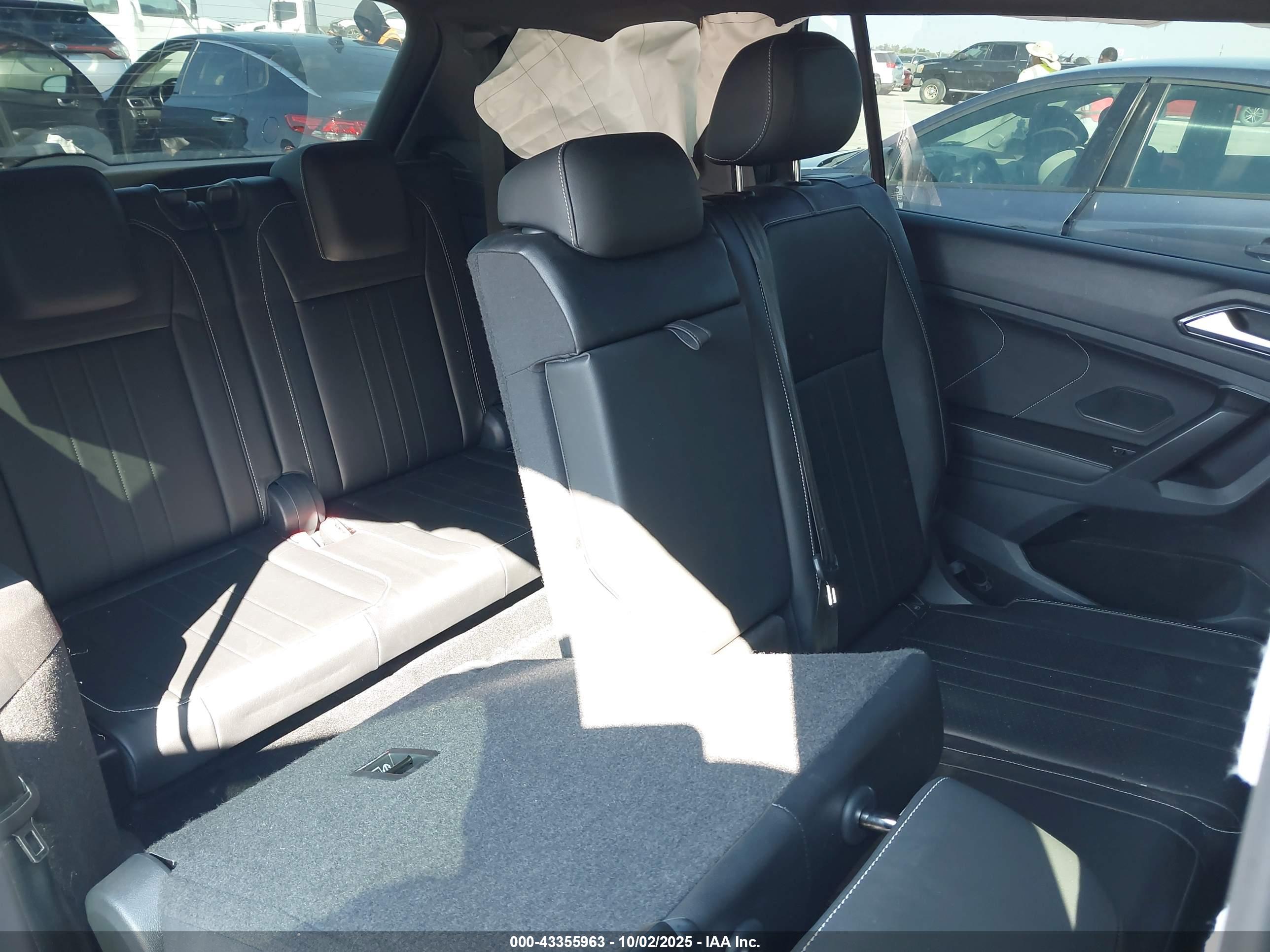 VOLKSWAGEN TIGUAN image 8