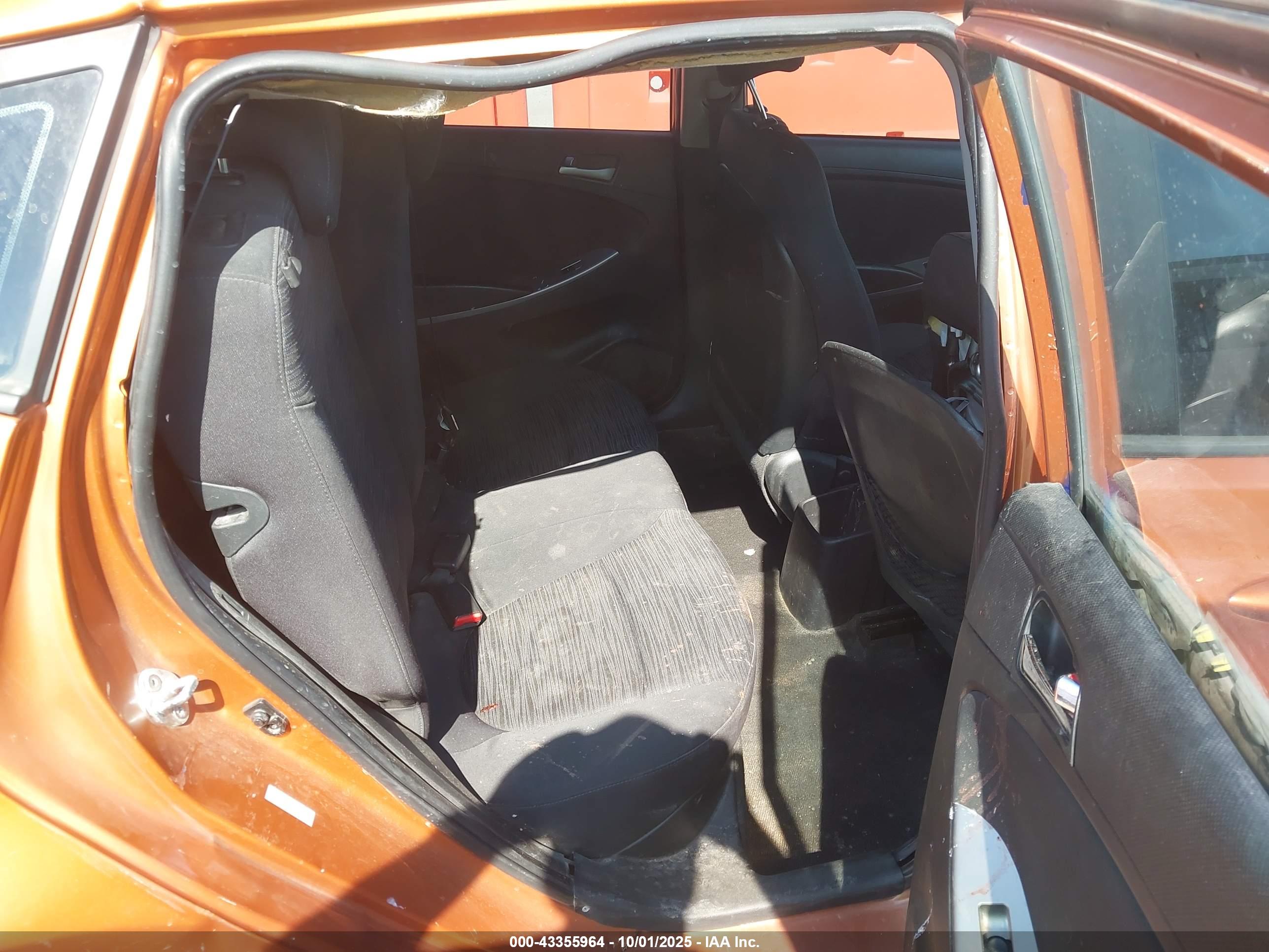 HYUNDAI ACCENT image 8