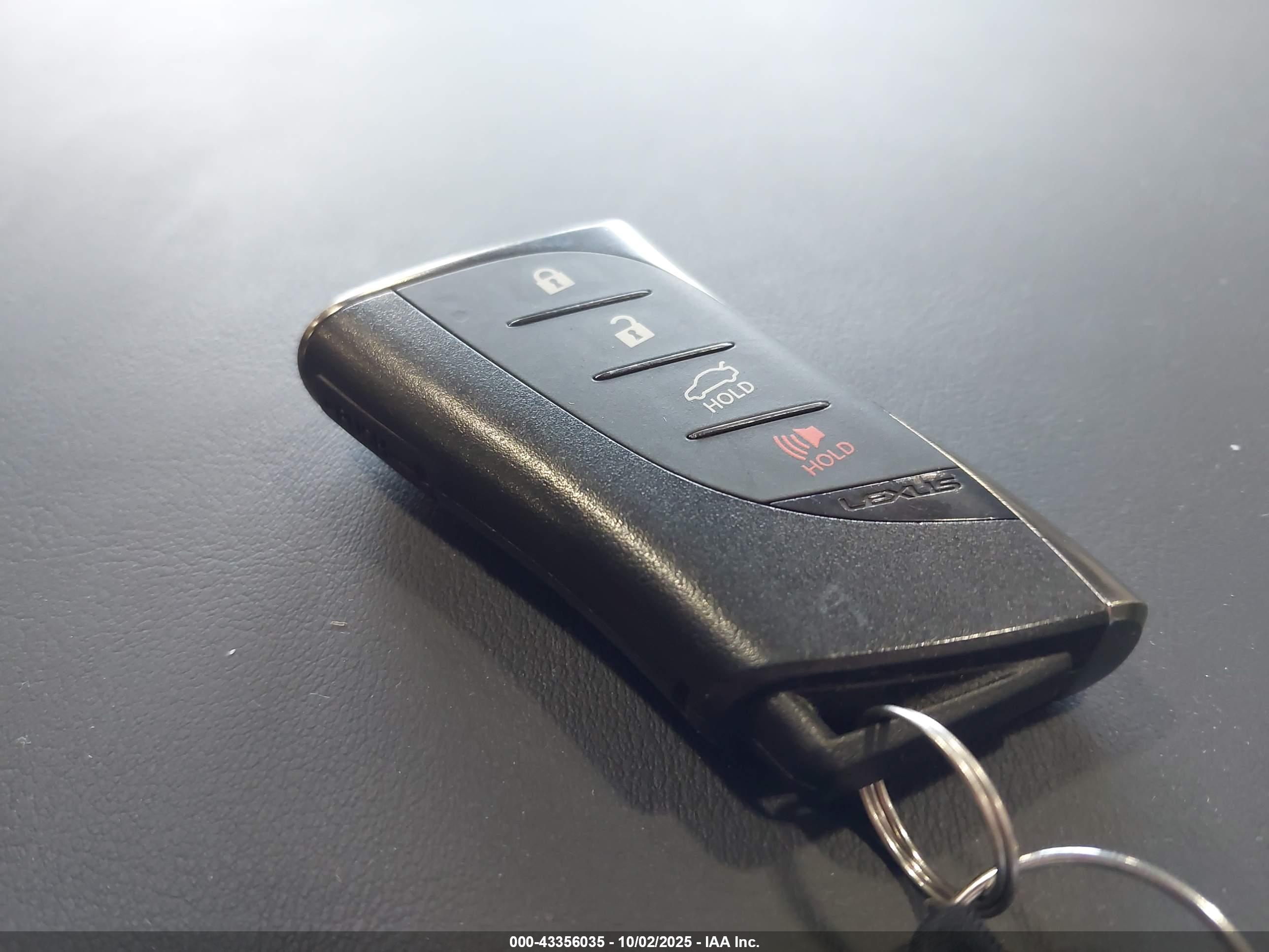 LEXUS ES image 11