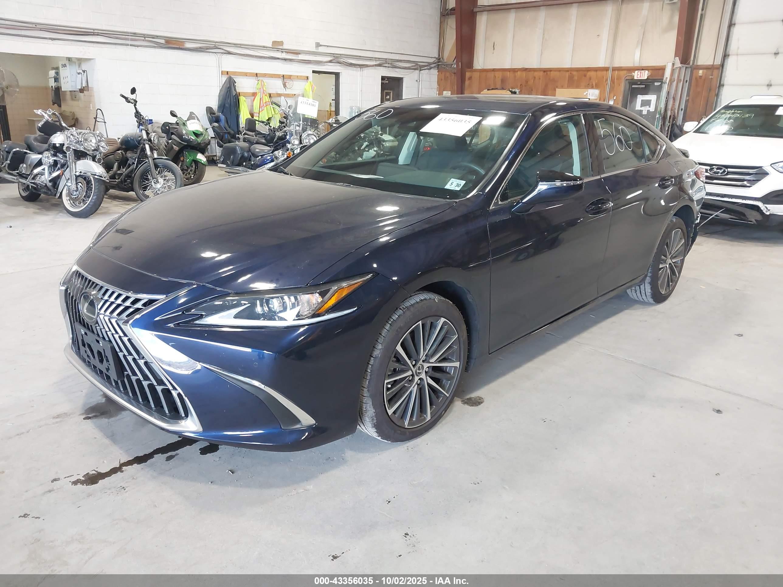 LEXUS ES image 2