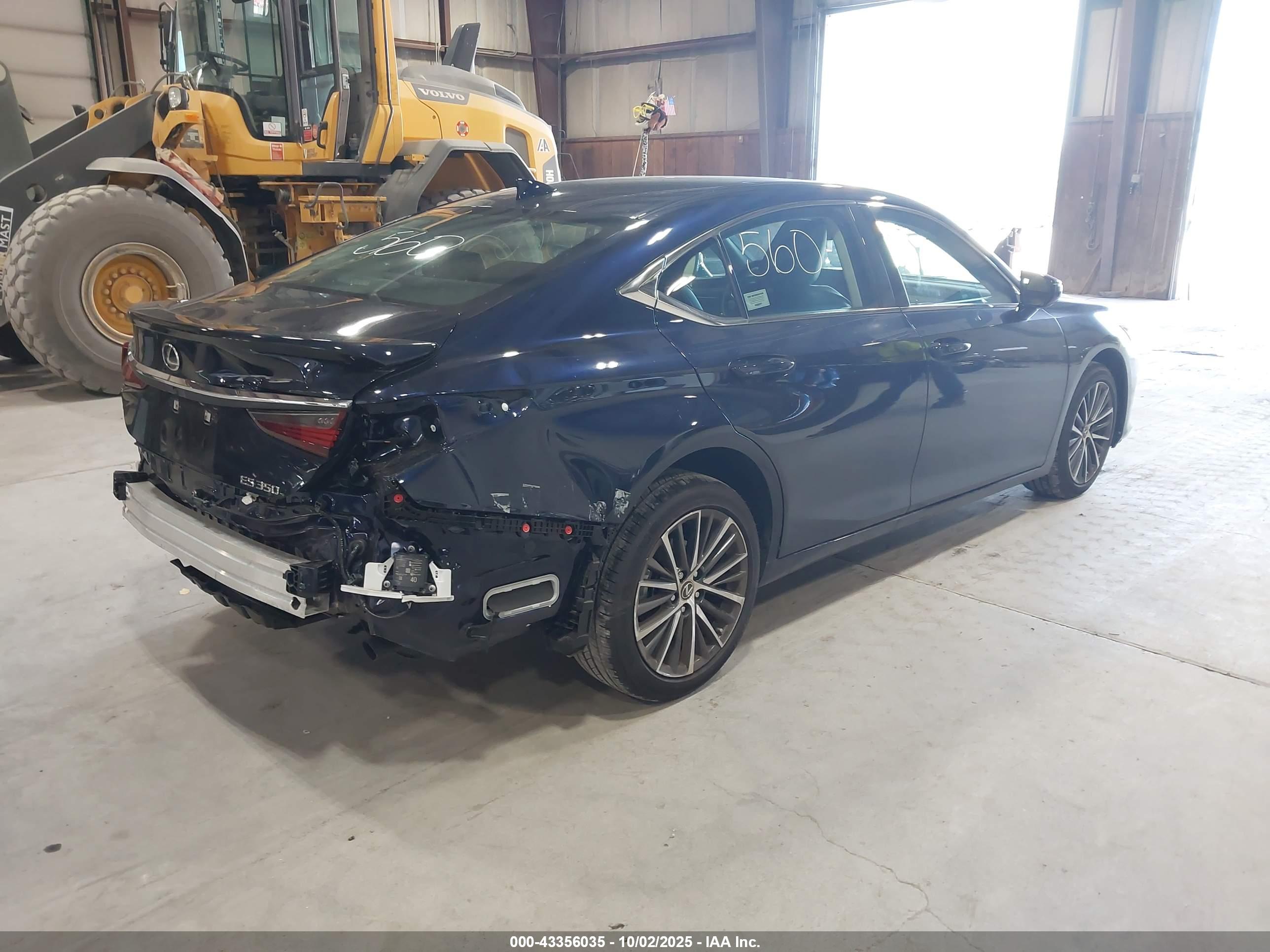 LEXUS ES image 4