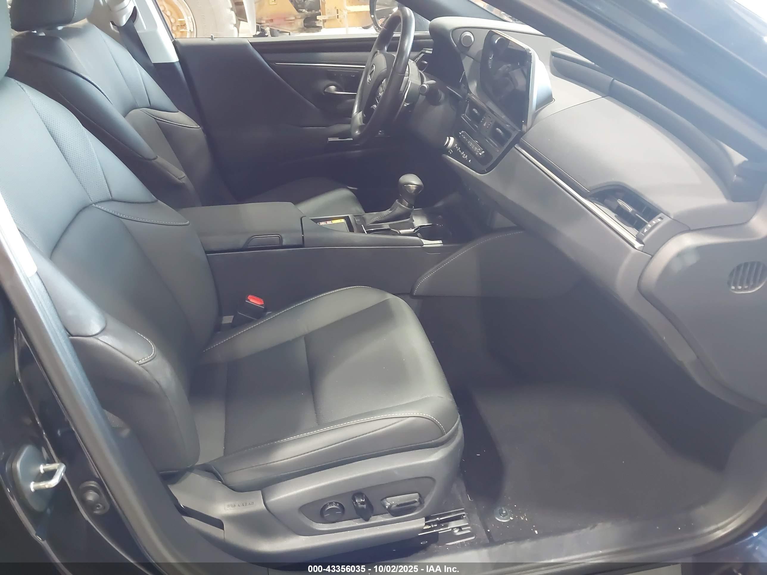 LEXUS ES image 5