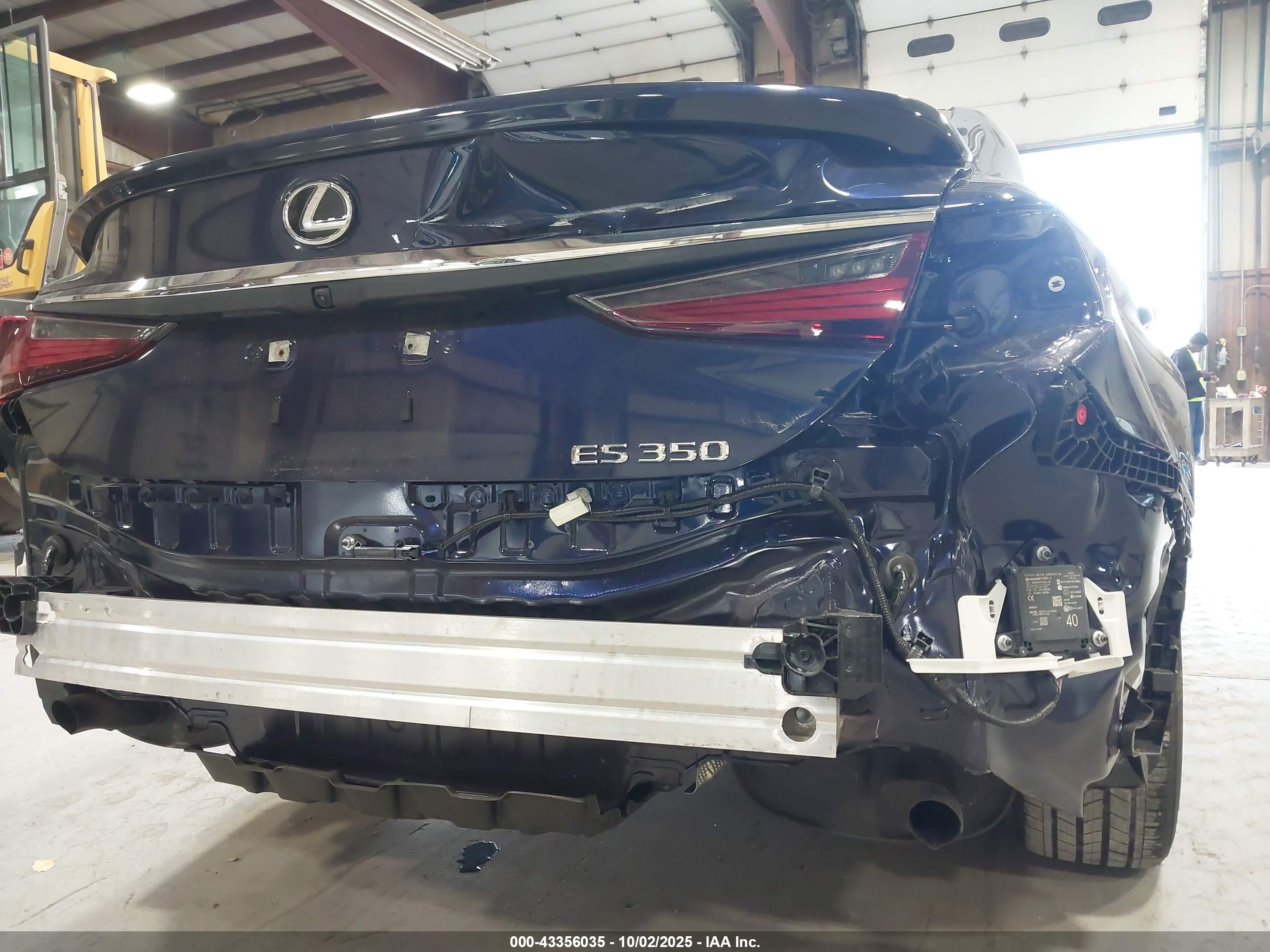 LEXUS ES image 6