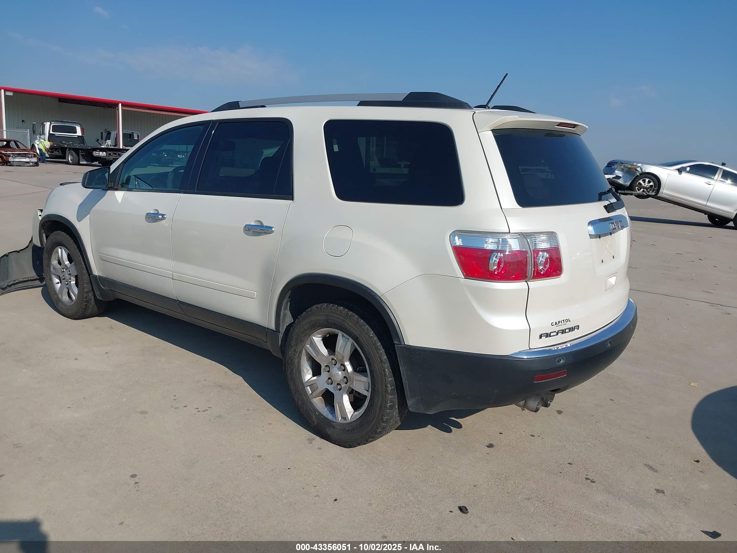 GMC ACADIA image 3