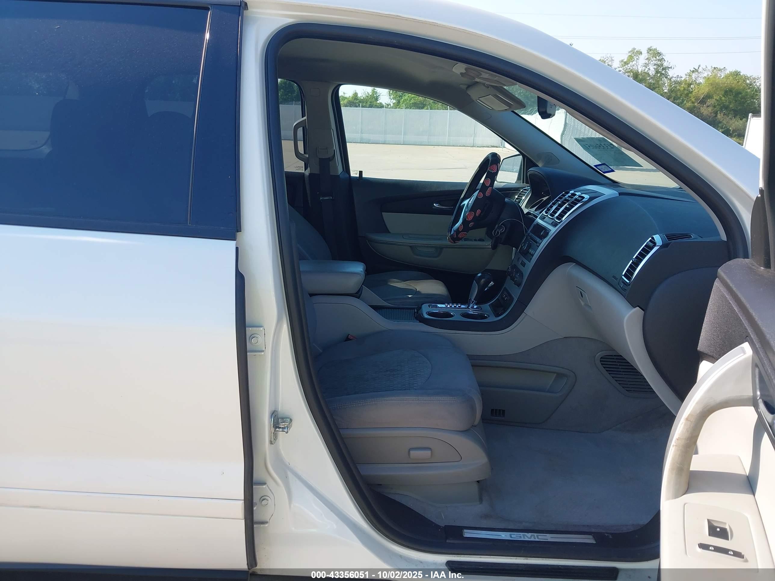 GMC ACADIA image 5